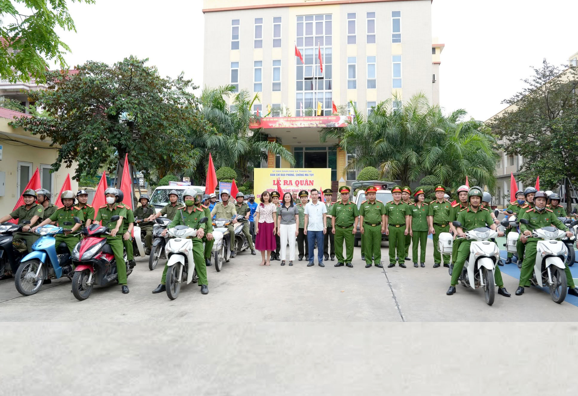 Lực lượng Công an và lực lượng tham gia bảo vệ an ninh trật tự ở cơ sở giữ vai trò nòng cốt trong việc đảm bảo an ninh trật tự trên địa bàn xã Thanh Oai. Ảnh: Nguyễn Lý