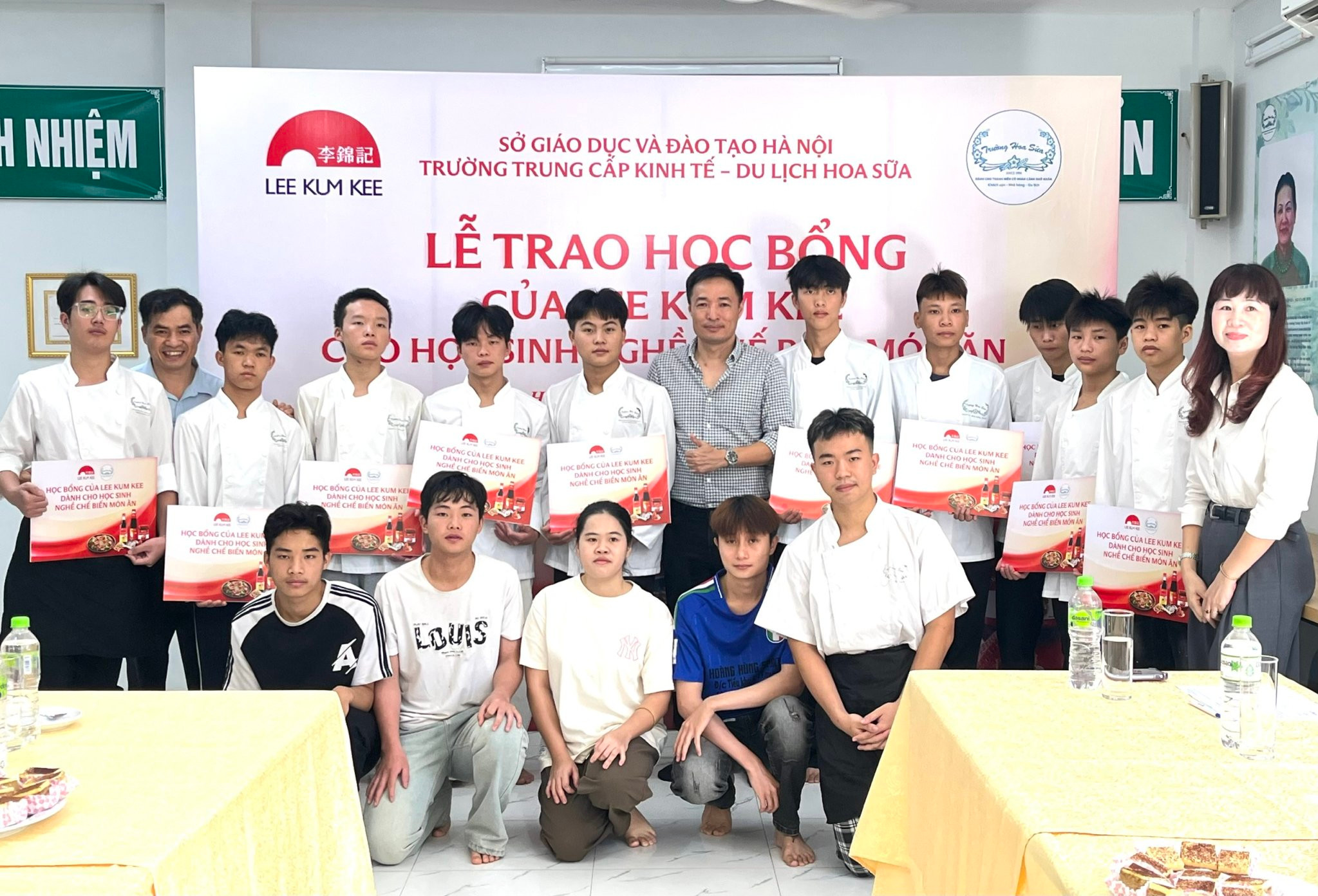2909-hoa-sua-trao-hoc-bong-1.jpg
