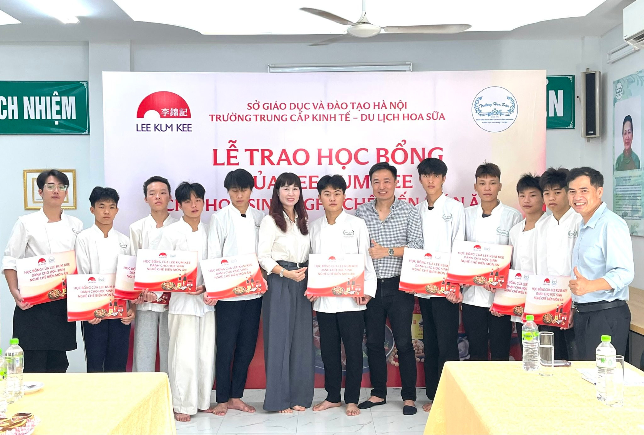 2909-hoa-sua-trao-hoc-bong-2.jpg