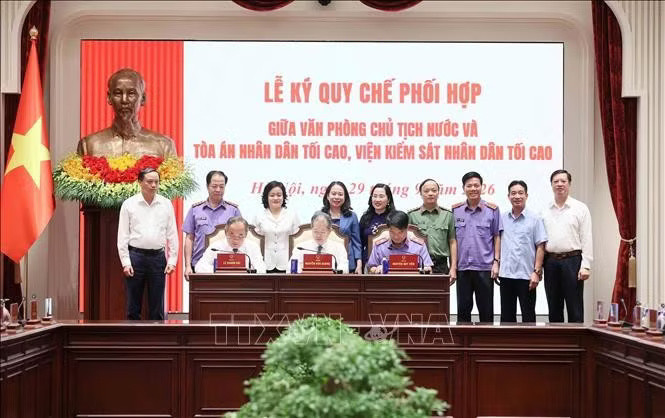 potal-le-ky-quy-che-phoi-hop-giua-van-phong-chu-tich-nuoc-va-toa-an-nhan-dan-toi-cao-vien-kiem-sat-nhan-dan-toi-cao-stand.jpg