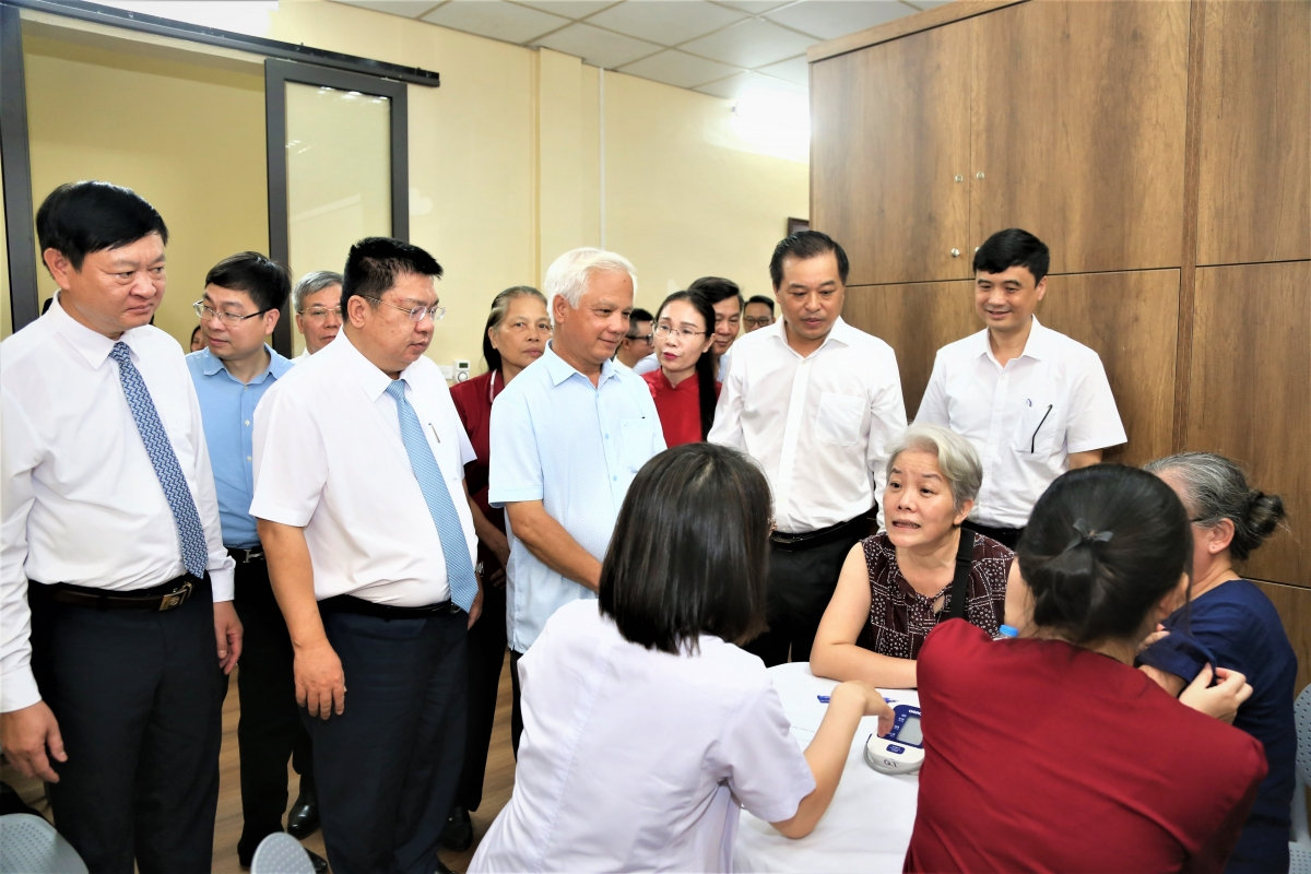 0-cac-dai-bieu-tham-khu-vuc-kham-suc-khoe-cho-nguoi-cao-tuoi20260720122910.jpg