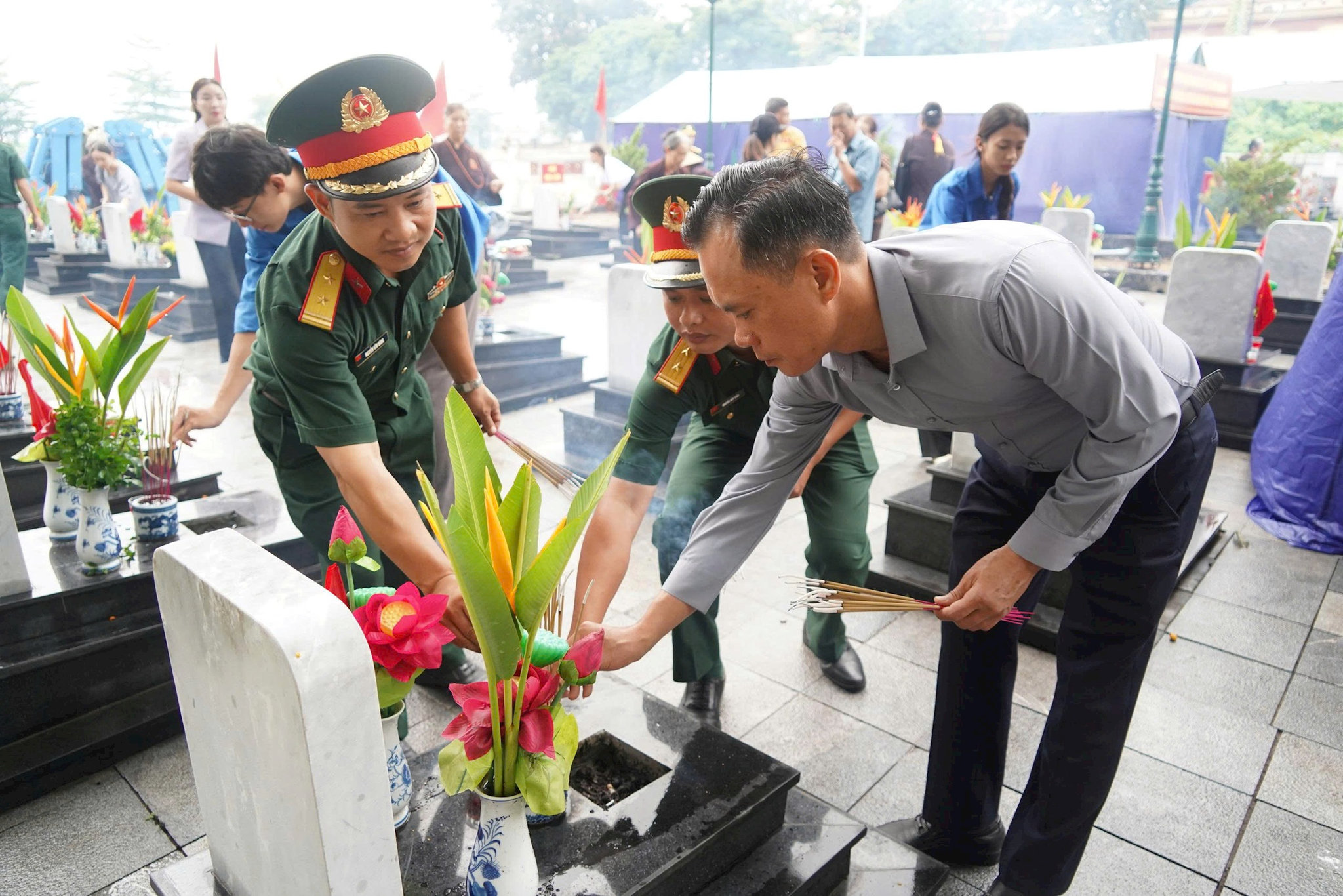 thap-huong(1).jpg