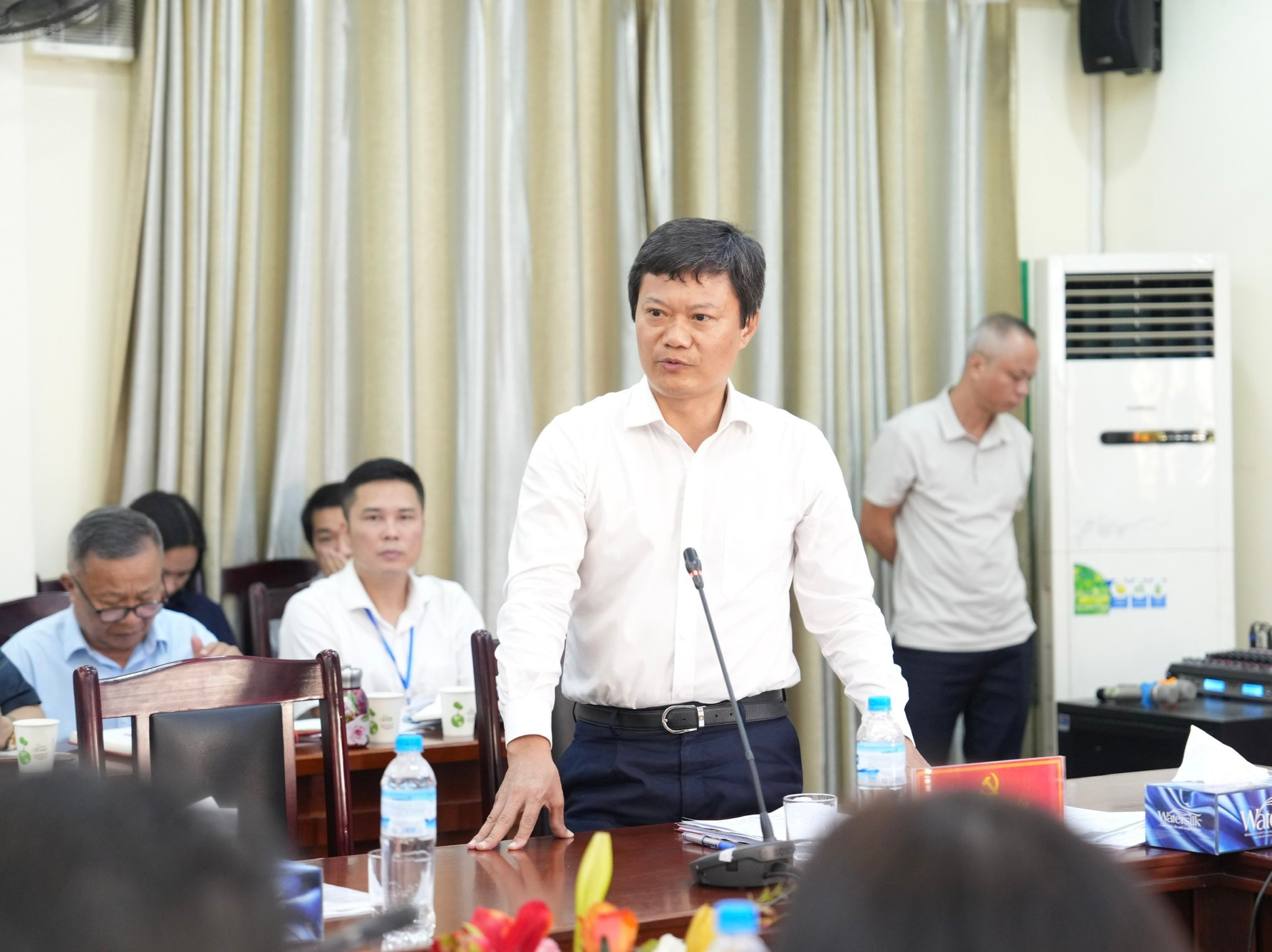 hoi-nghi-4.jpg