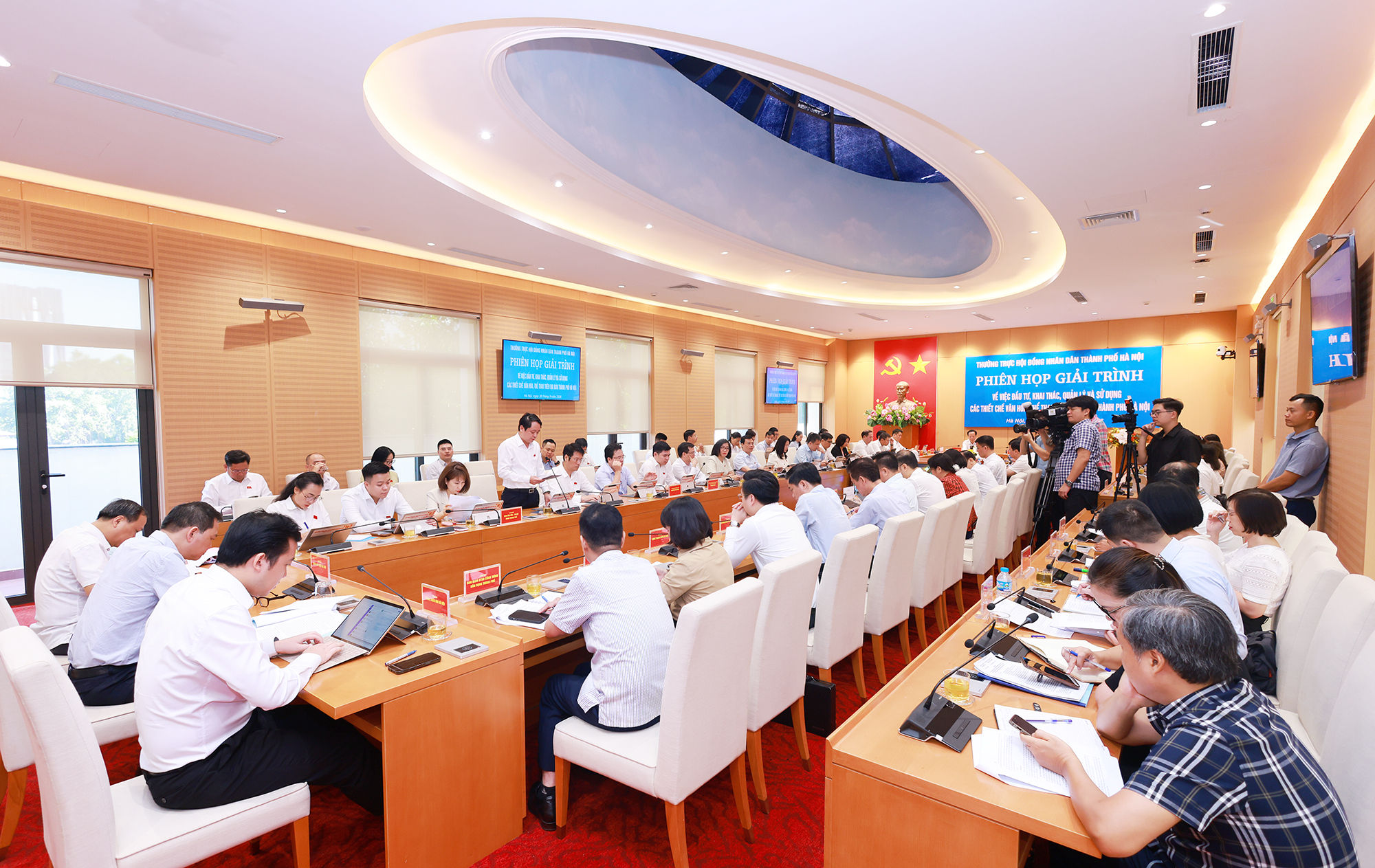 phien-giai-trinh.jpg