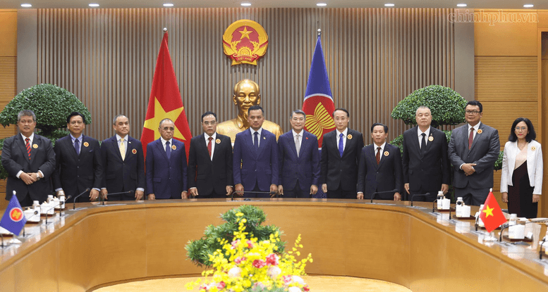 Thủ tướng tiếp đoàn lãnh đạo cơ quan thực thi pháp luật các nước ASEAN- Ảnh 1.