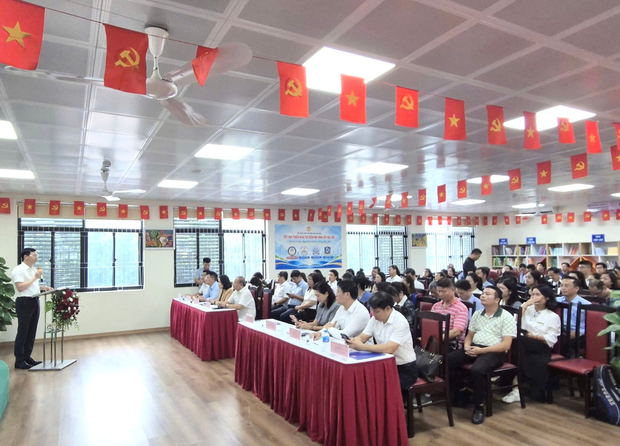 3009-lop-hoc-mo-1.jpg