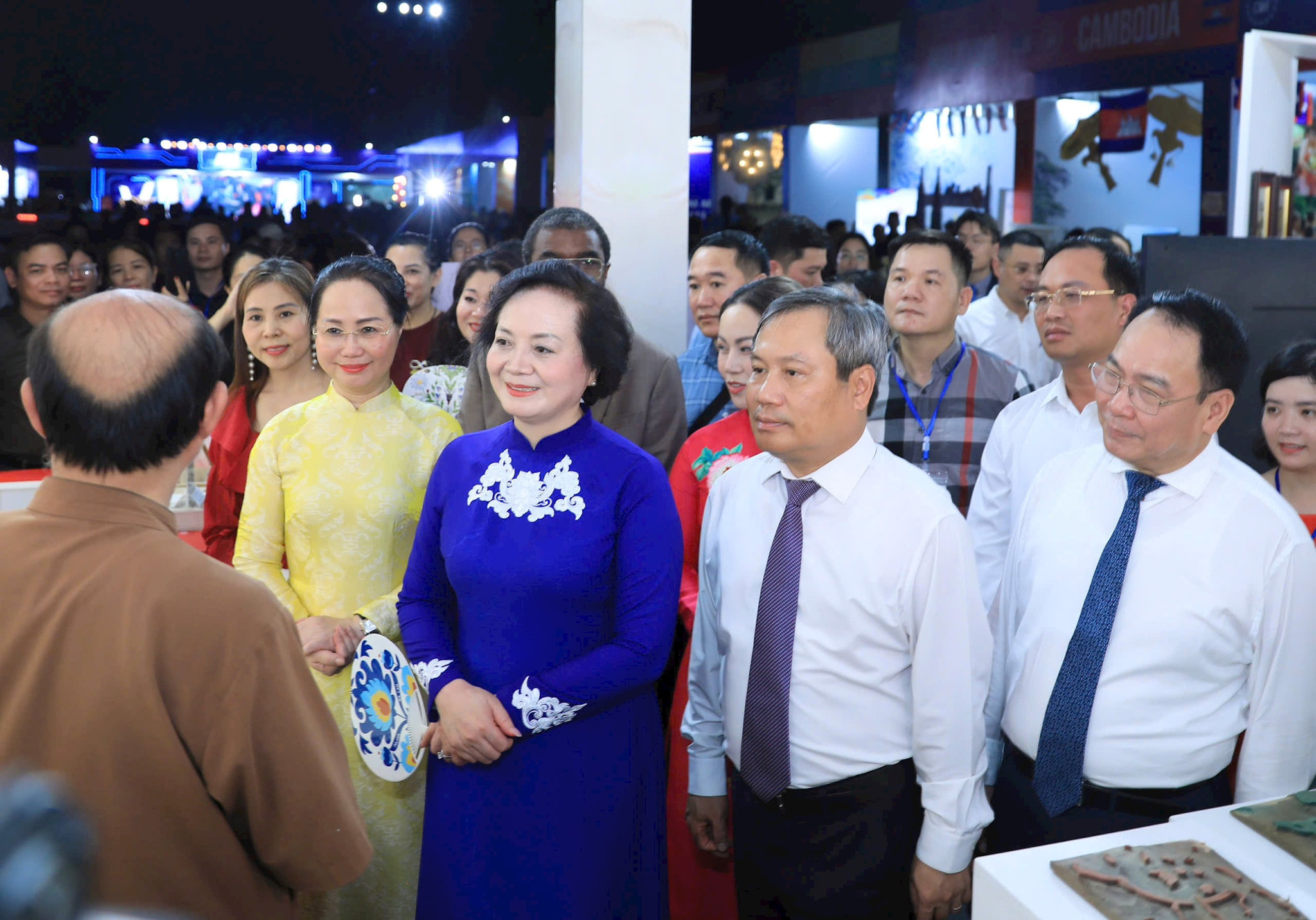 Phó Thủ tướng Phạm Thị Thanh Trà cùng Chủ tịch UBND thành phố Hà Nội Vũ Đại Thắng