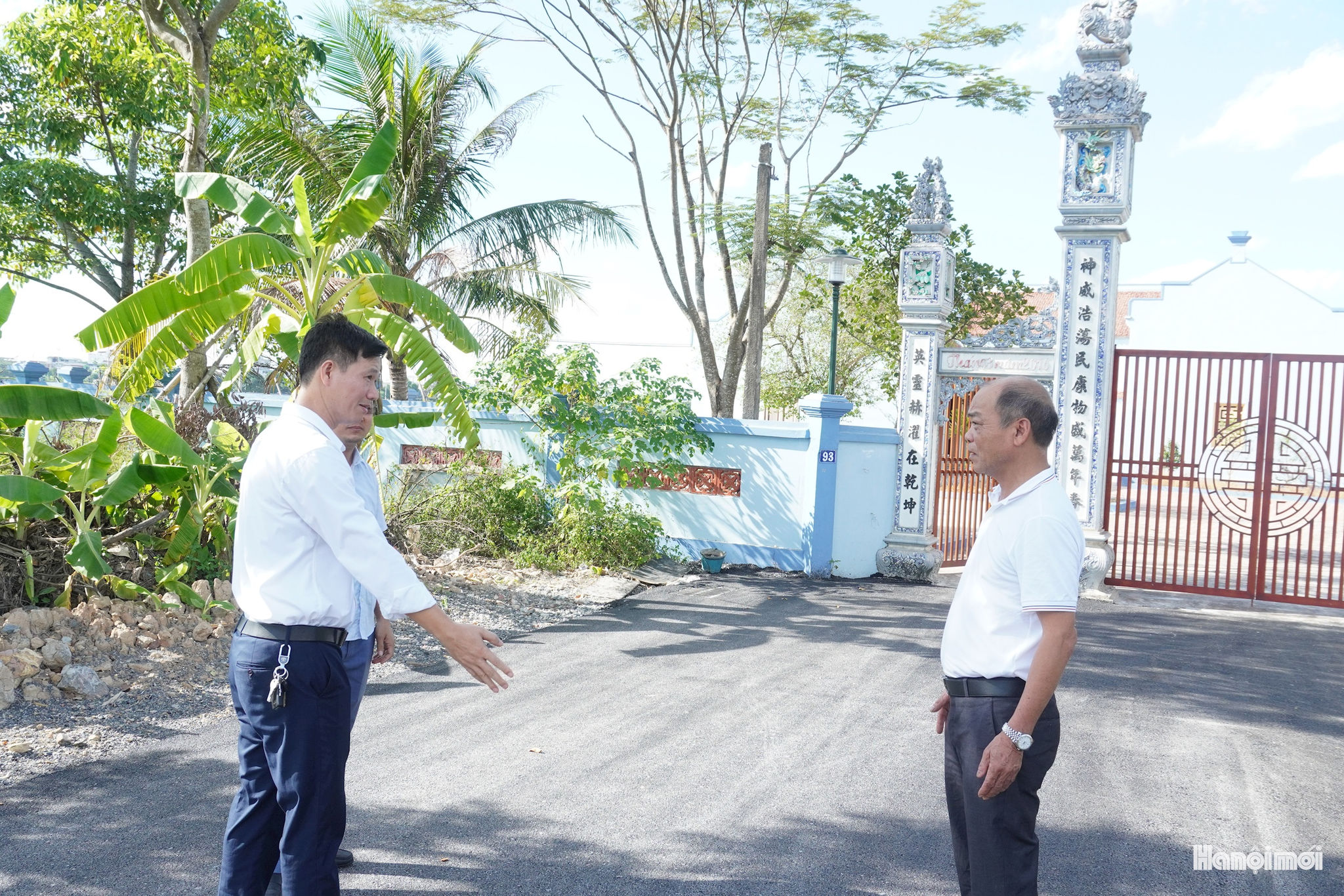 Khi đường giao thông được kết nối, mặt bằng được tạo lập và các công trình dân sinh được hoàn thiện, một không gian phát triển mới cũng được mở ra.