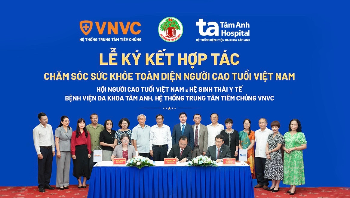 Lễ ký kết hợp tác chăm sóc sức khỏe toàn diện cho người cao tuổi. Ảnh: Mộc Thảo