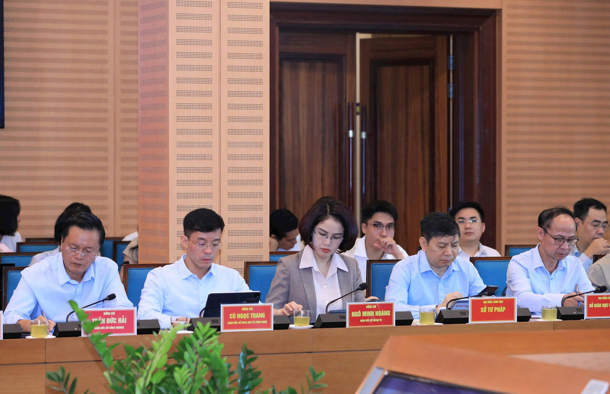 Các đại biểu tham dự phiên họp tập thể UBND thành phố tháng 10: Ảnh: Viết Thành