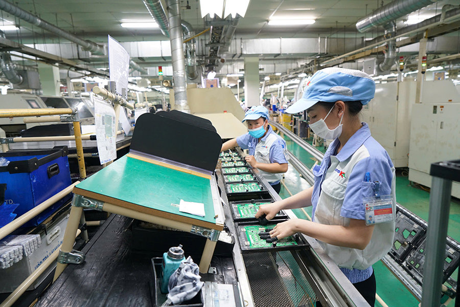 Hoạt động sản xuất của doanh nghiệp FDI tại Khu công nghiệp Quang Minh, Hà Nội. Ảnh: Phạm Hùng