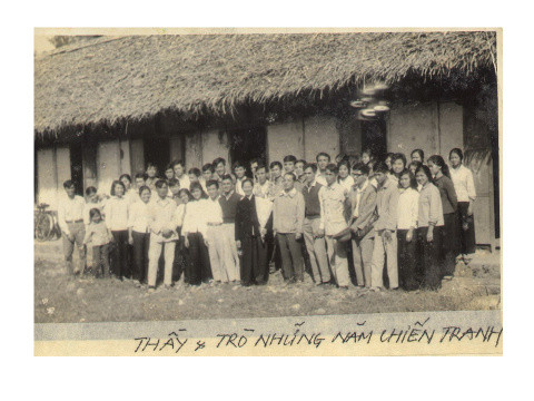 05-thay-va-tro-nhung-nam-chien-tranh.jpg