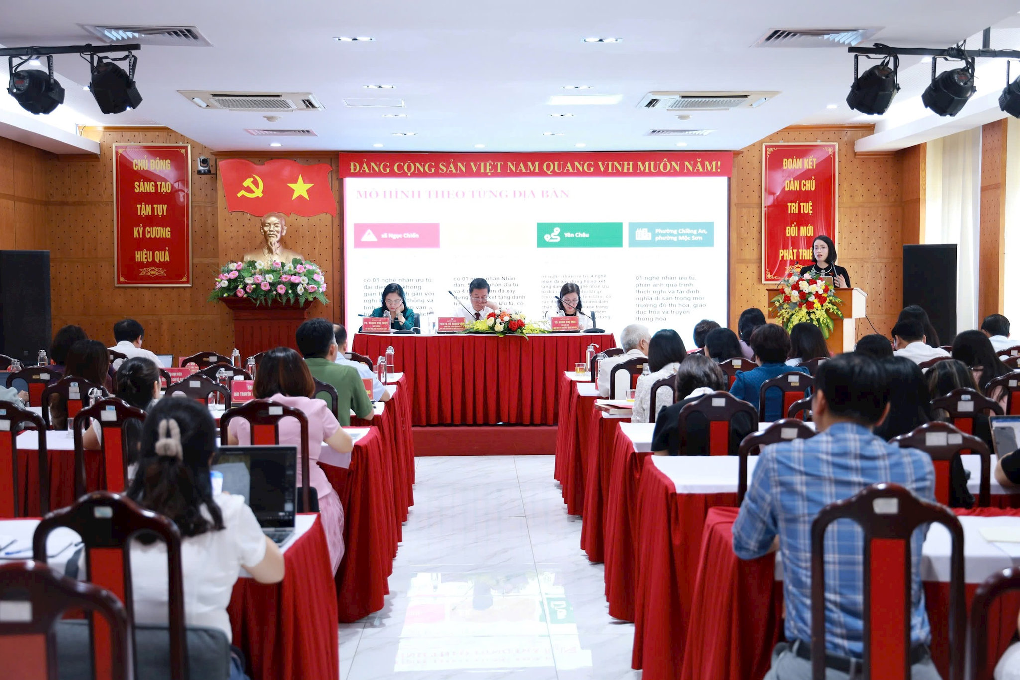 tham-luan-hthao-ban-sac-vh.jpg