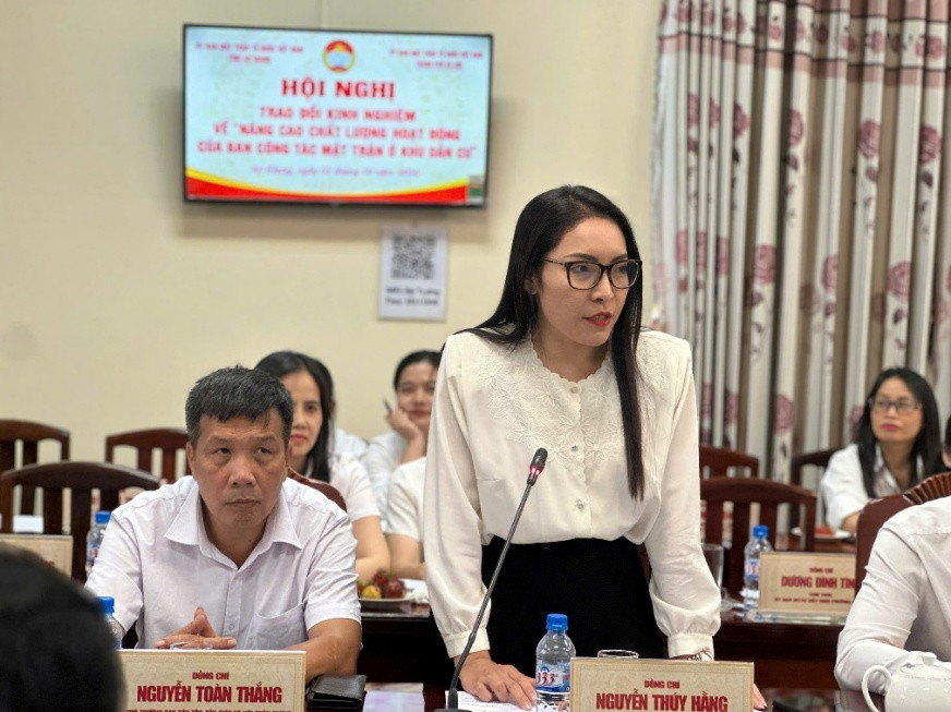 Đại biểu Hà Nội trao đổi kinh nghiệm tại hội nghị.