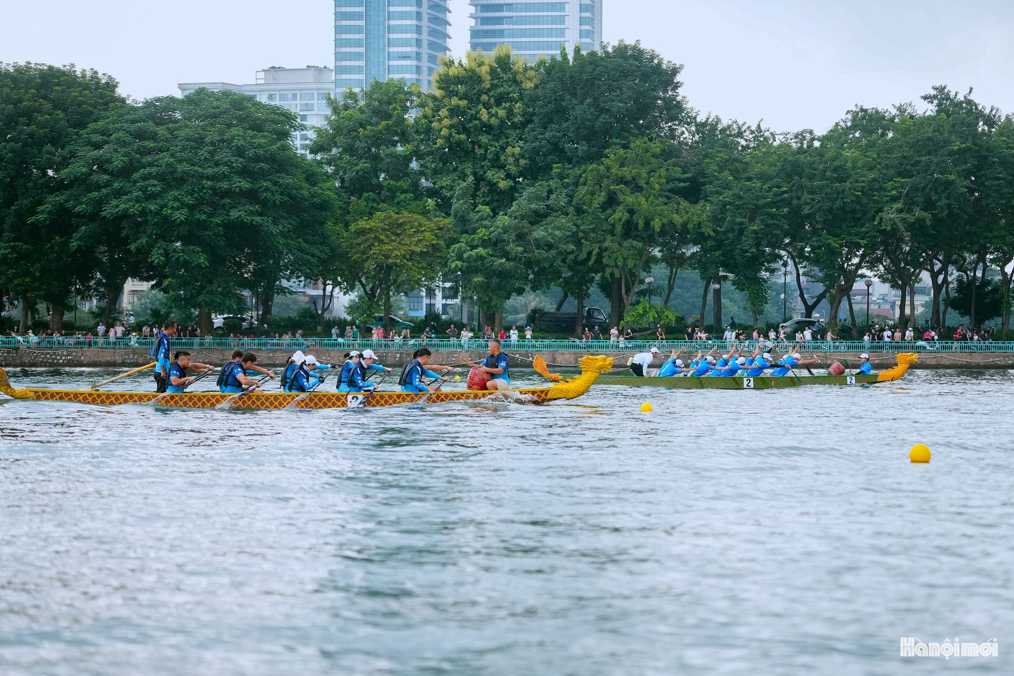 W_hug09947.jpg