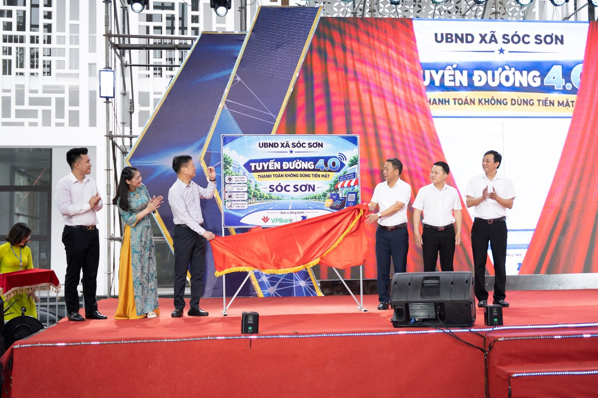 Xã Sóc Sơn gắn biển 26 tuyến phố thanh toán không dùng tiền mặt