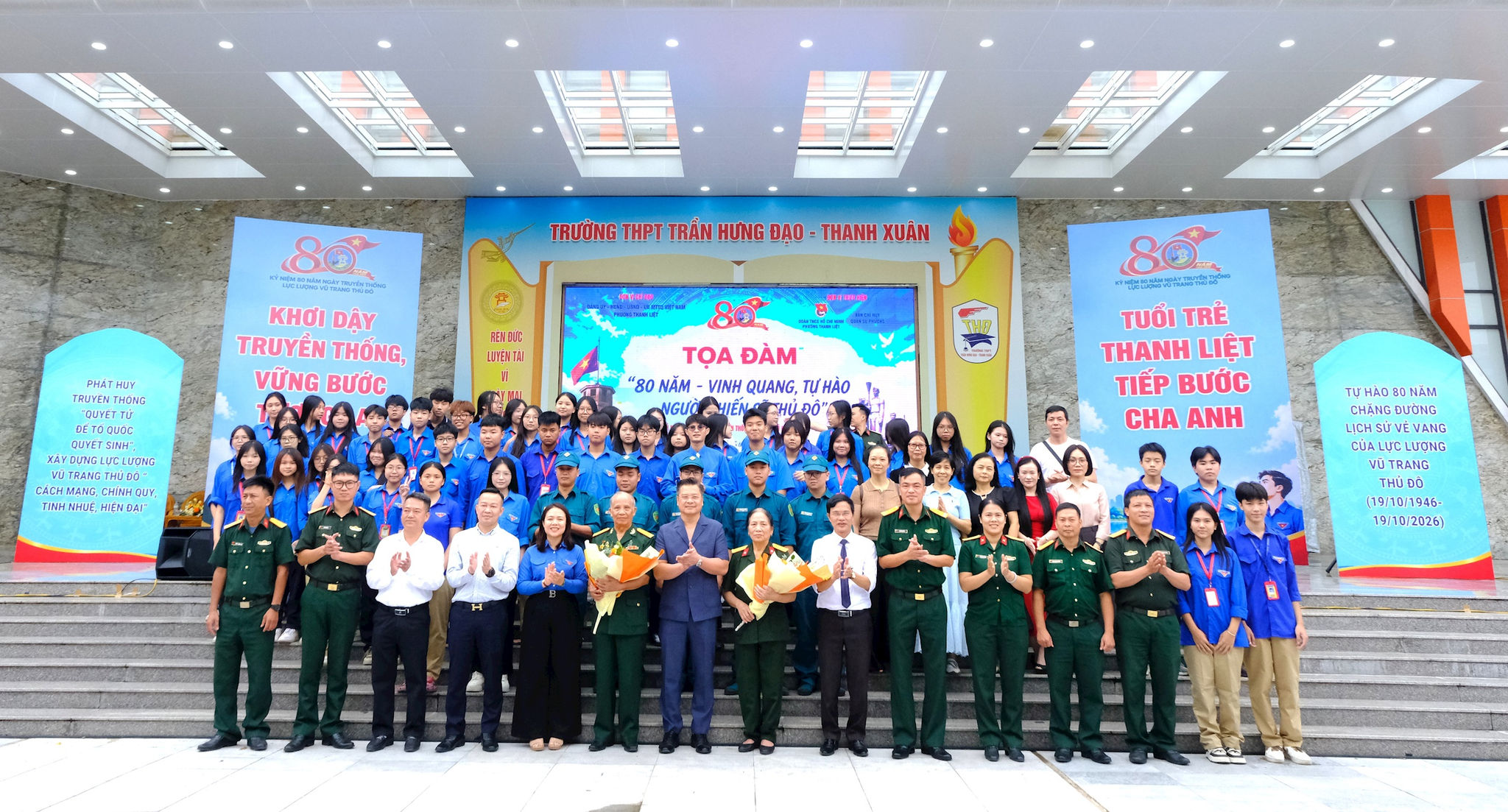 anh-chup-anh-tap-the.jpg