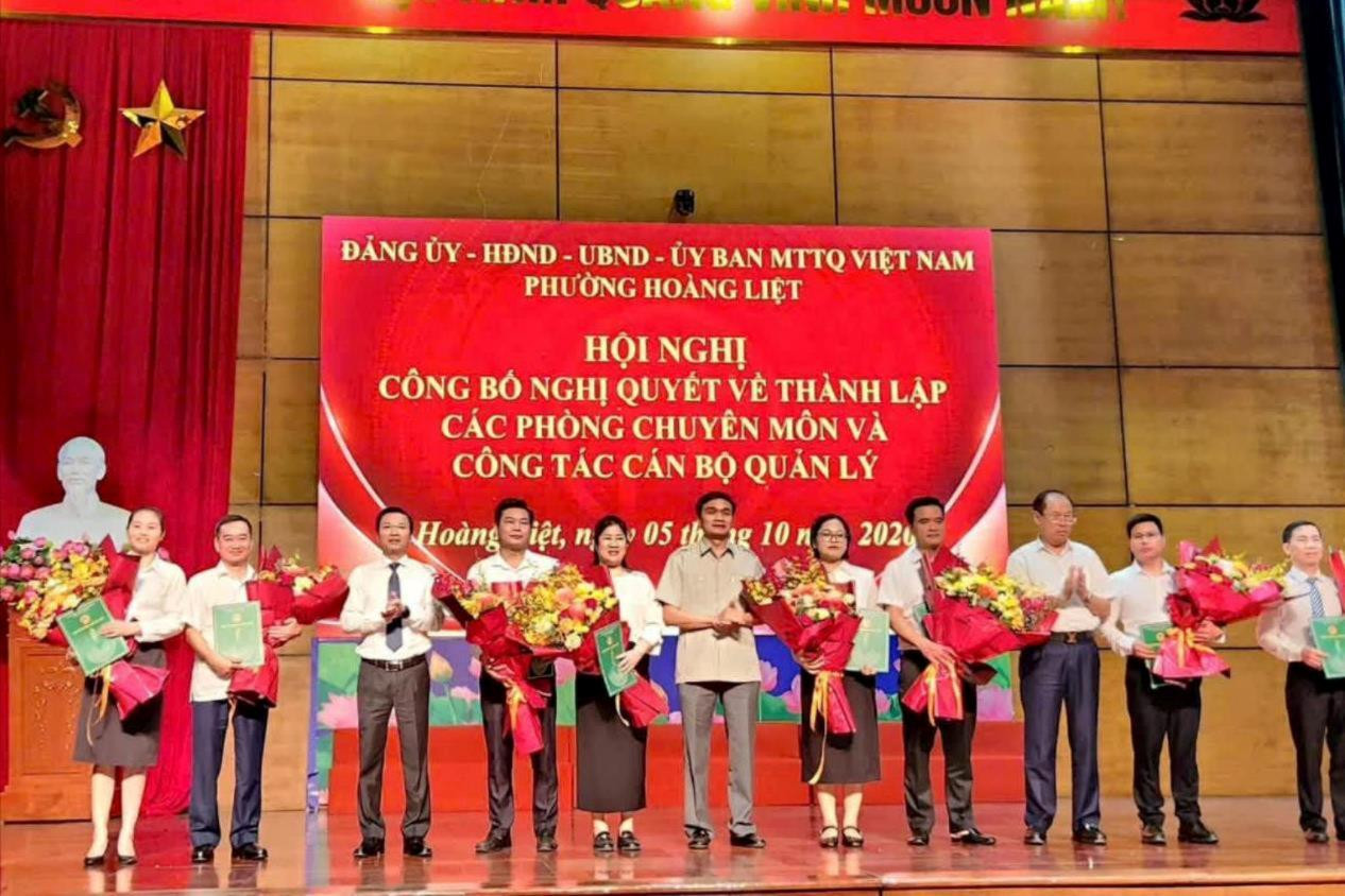 Phường Hoàng Liệt công bố Nghị quyết thành lập các phòng chuyên môn