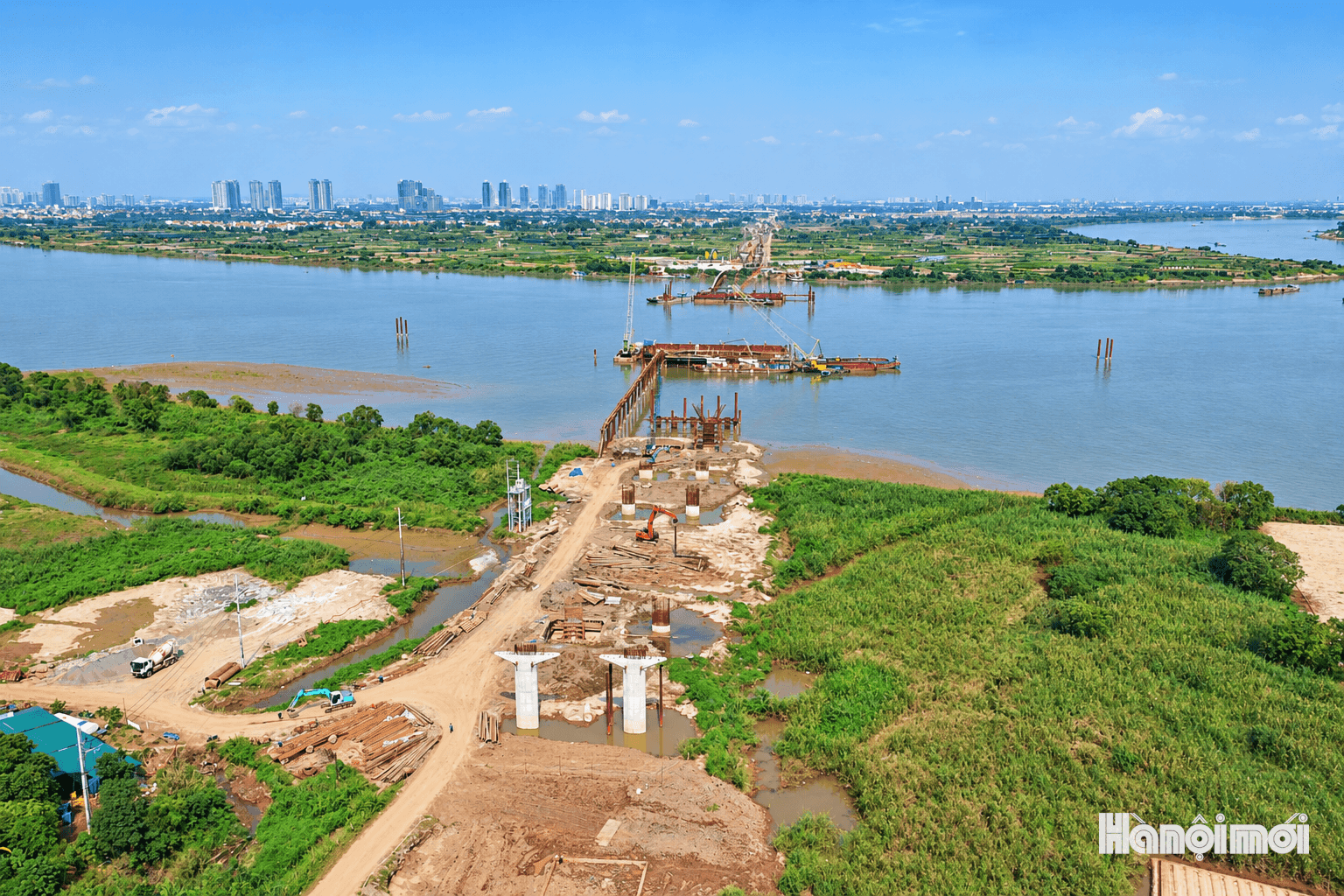 Khi đi vào vận hành, cầu Ngọc Hồi sẽ rút ngắn đáng kể thời gian di chuyển giữa Hà Nội và các tỉnh như Hưng Yên, Hải Dương, Hải Phòng, qua đó tăng tốc độ lưu thông hàng hóa và dịch vụ. Các địa phương hai bên cầu sẽ có thêm điều kiện phát triển du lịch ven sông, khai thác lợi thế cảnh quan và hình thành các dịch vụ nghỉ dưỡng, thương mại mới.