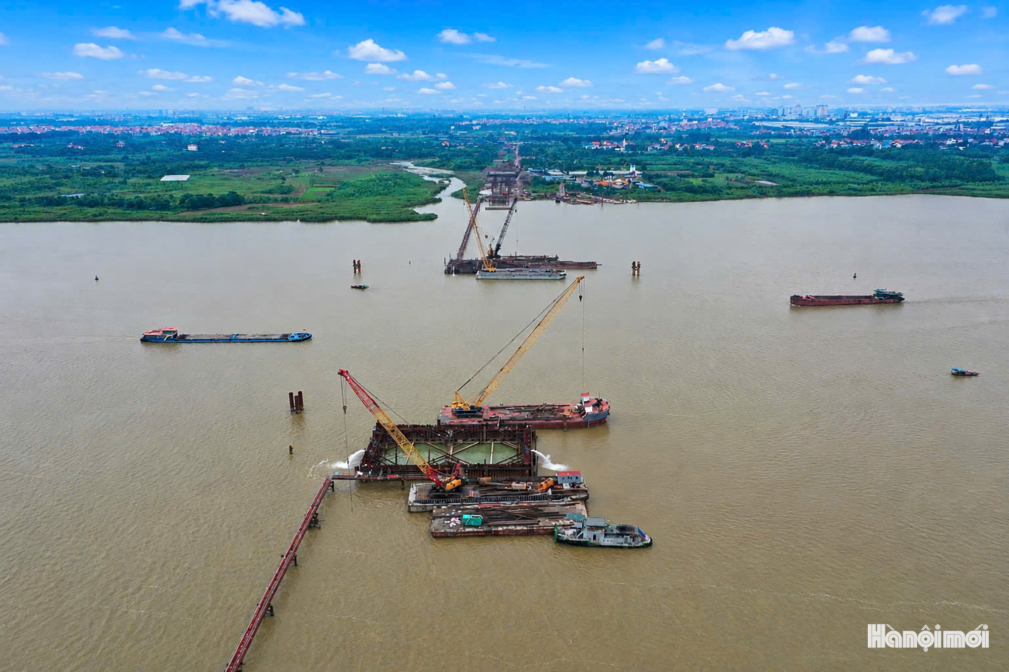 Khi hoàn thành, cầu Thượng Cát sẽ góp phần hoàn thiện tuyến Vành đai 3,5, tăng cường kết nối giao thông giữa khu vực Tây Bắc với trung tâm Hà Nội, đồng thời mở ra dư địa phát triển kinh tế - xã hội, đô thị và hạ tầng giao thông cho các địa phương hai bên sông Hồng