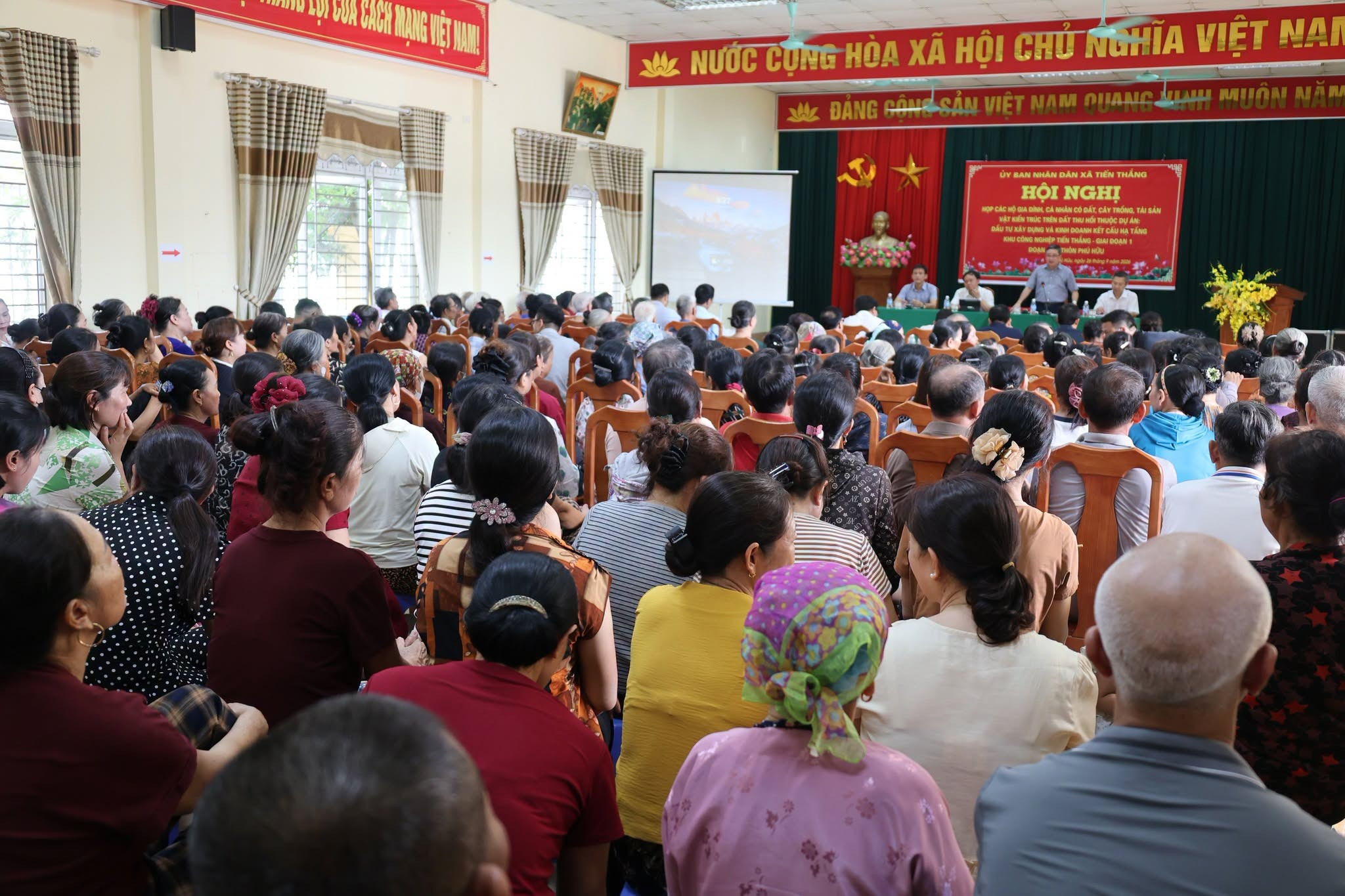 Theo BQL Dự án đầu tư xây dựng - hạ tầng xã Tiến Thắng, đa số người dân bày tỏ sự đồng thuận đối với chủ trương triển khai dự án KCN Tiến Thắng - giai đoạn 1. Ảnh: Mạnh Thắng.