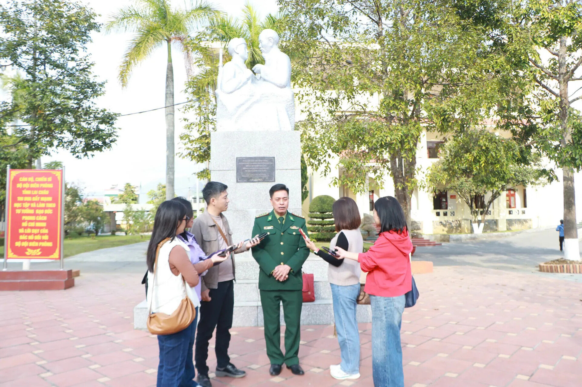 hoi-nb-hn-lam-viec-bien-phong-lai-chau.jpg