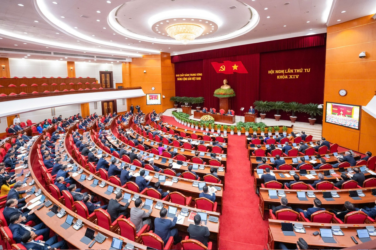 Ngày làm việc thứ hai Hội nghị Trung ương 4 khóa XIV: Thảo luận về thu hút nhân tài, quy định về đảng viên tham gia đầu tư, kinh doanh