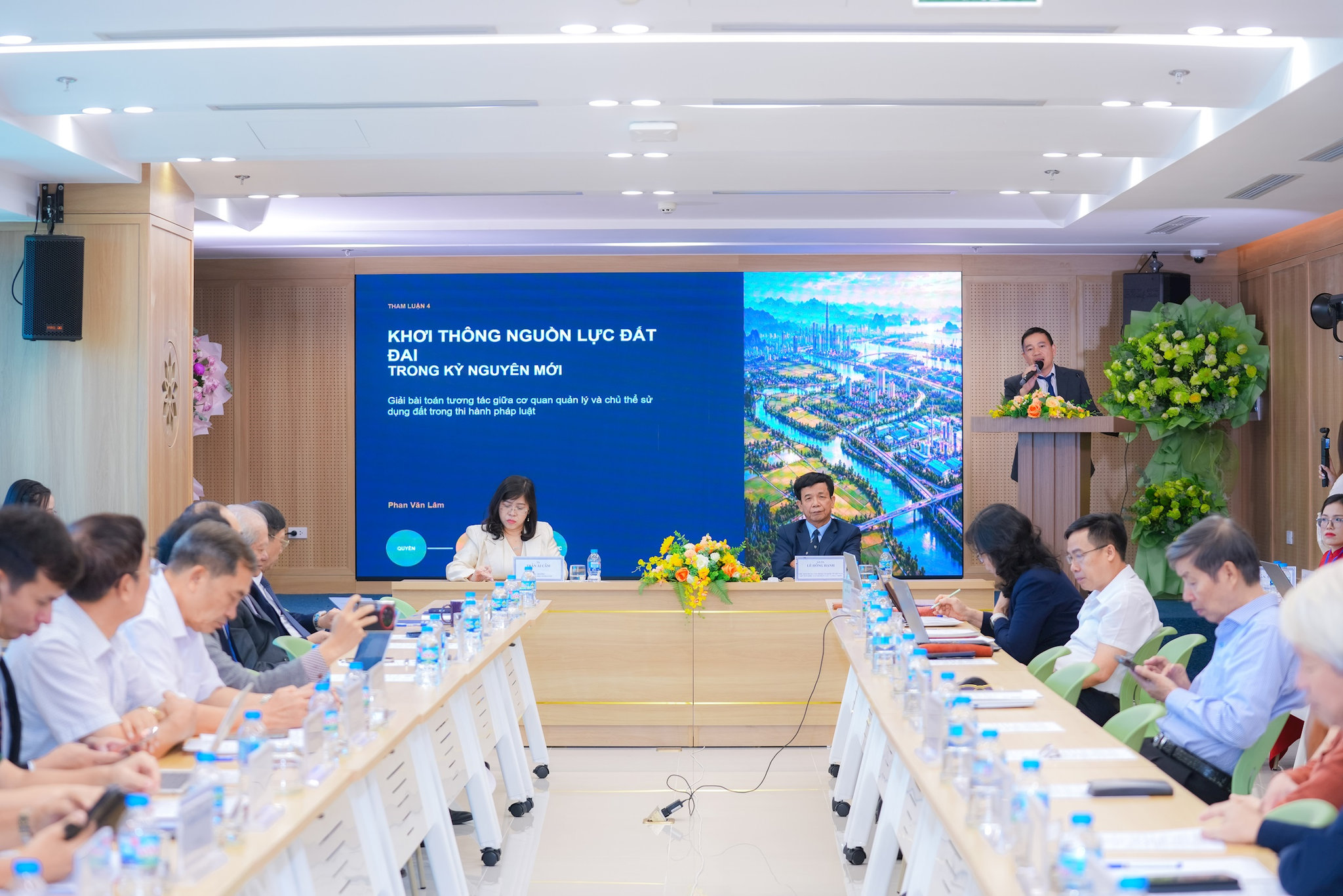 0610-hoi-thao-1.jpg