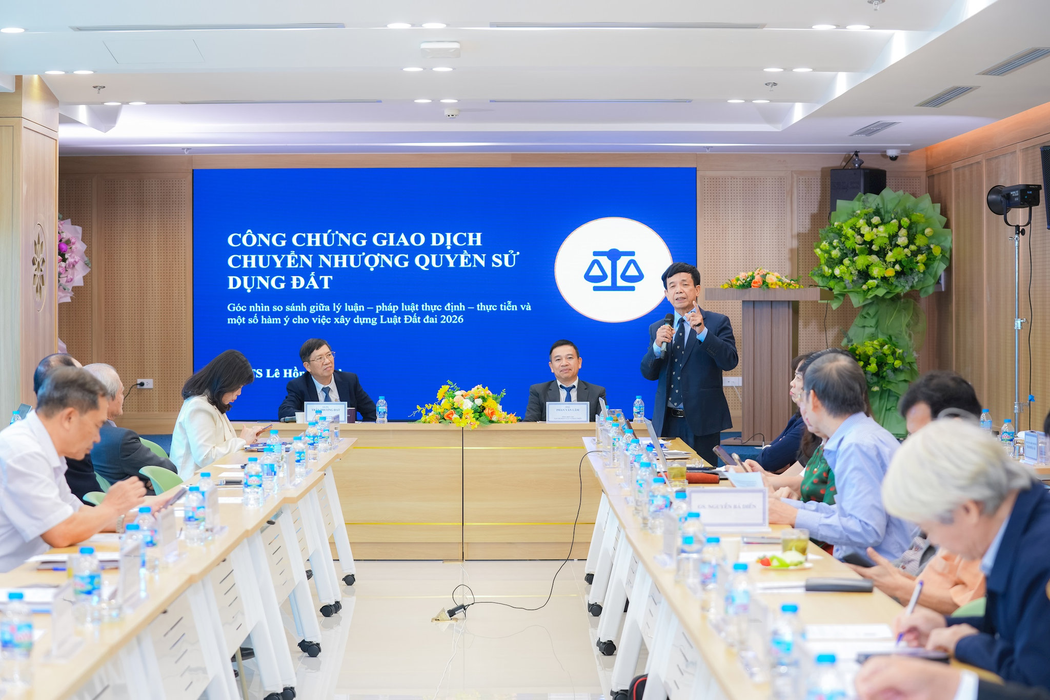 0610-hoi-thao-4.jpg