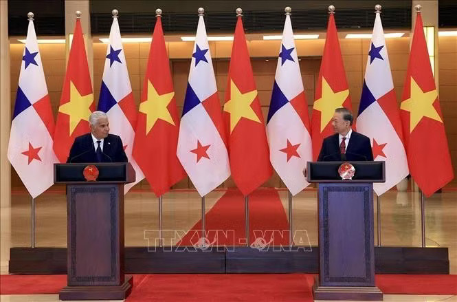 potal-tong-bi-thu-chu-tich-nuoc-to-lam-va-tong-thong-panama-jose-raul-mulino-gap-go-bao-chi-stand.jpg