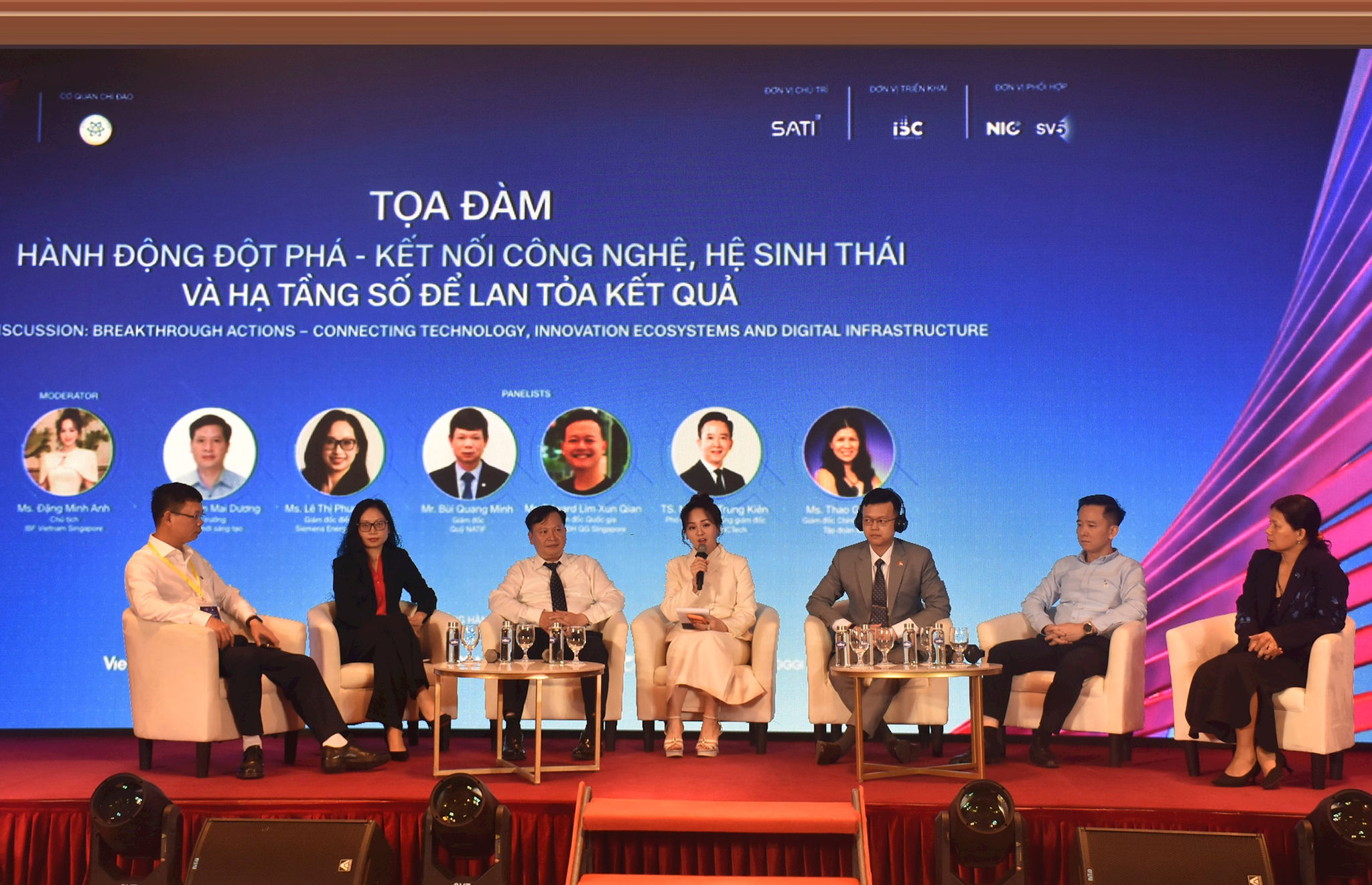 cac-dai-bieu-tham-gia-toa-dam-tai-dien-dan-tuong-lai-khoa-hoc-cong-nghe-doi-moi-sang-tao-va-chuyen-doi-so-quoc-gia-2026-.-anh-thanh-tung.jpg