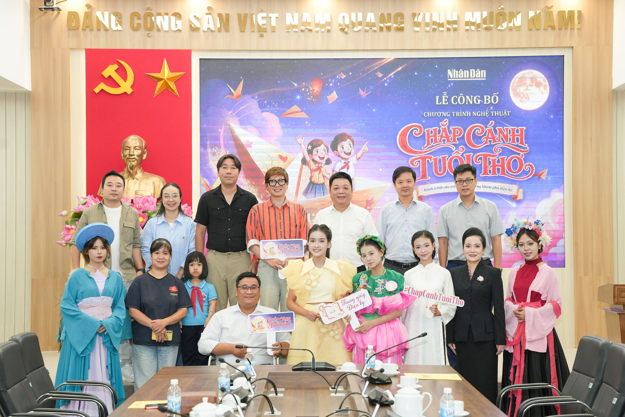 chap-canh-tuoi-tho-cac-nghe-si-.jpg