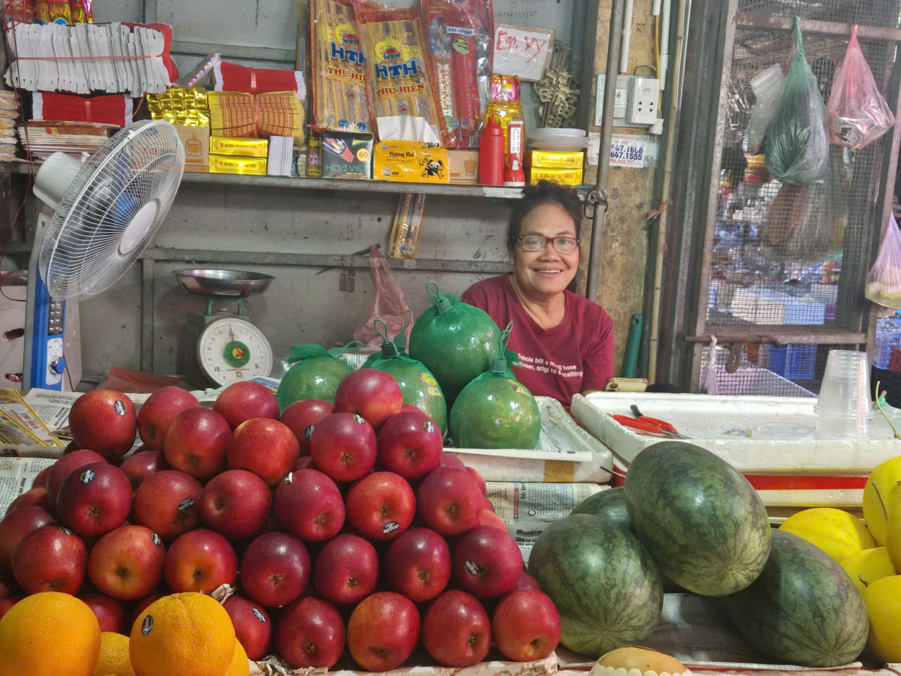 UBND phường Hoàng Liệt vừa có công văn yêu cầu Htạm ngừng cắt điện, nước của chợ Xanh, tạo điều kiện cho tiểu tương kinh doanh trong khi chờ quyết định bố trí địa điểm buôn bán. Ảnh An Thanh