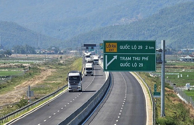 xe-tai-luu-thong-tren-tuyen-cao-toc-bac-nam-doan-chi-thanh-van-phong.-anh-huu-tu.jpg