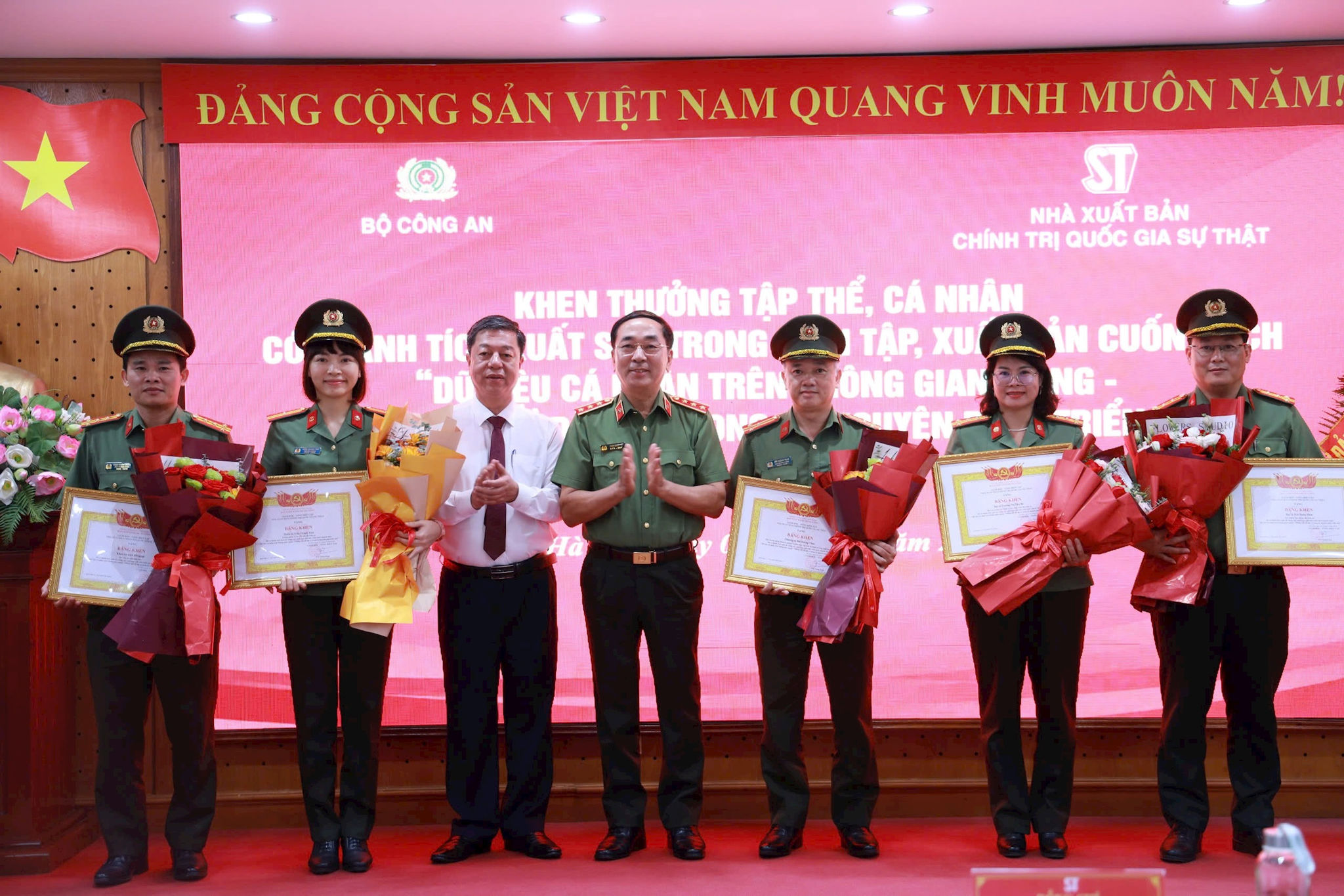 bang-khen-du-lieu-ca-nhan.jpg
