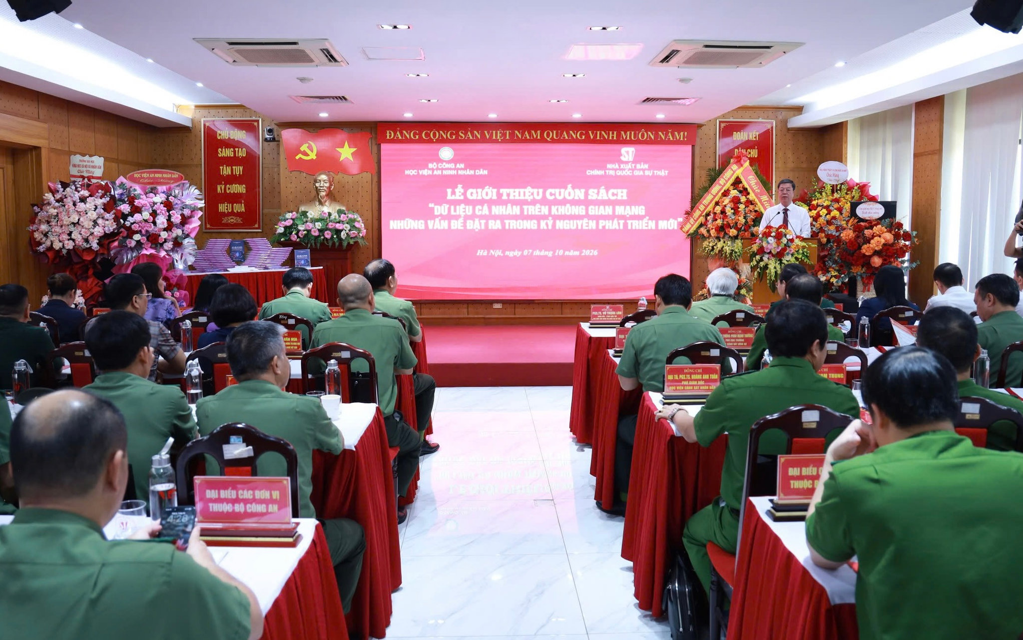 quang-canh-sach-du-lieu.jpeg