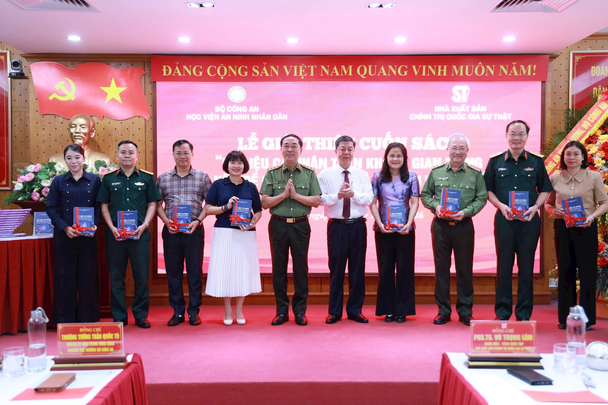 tang-sach-du-lieu-ca-nhan.jpg