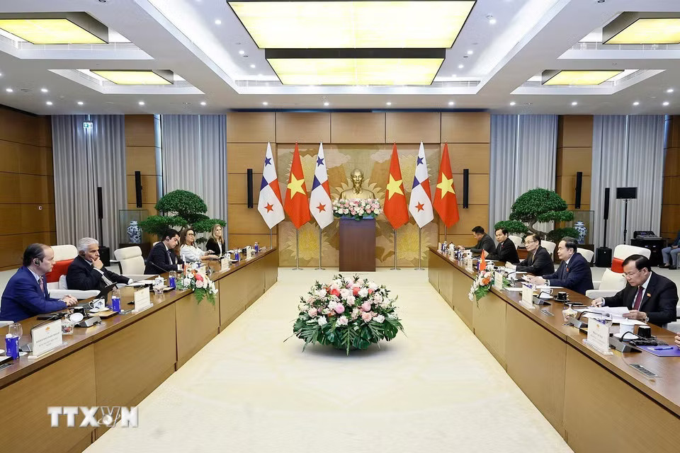 o5fljfqugbkkbjywacmndlb7_1hcuxatz67g-_ttxvn_chu-tich-quoc-hoi-tran-thanh-man-hoi-kien-tong-thong-cong-hoa-panama-16.jpg