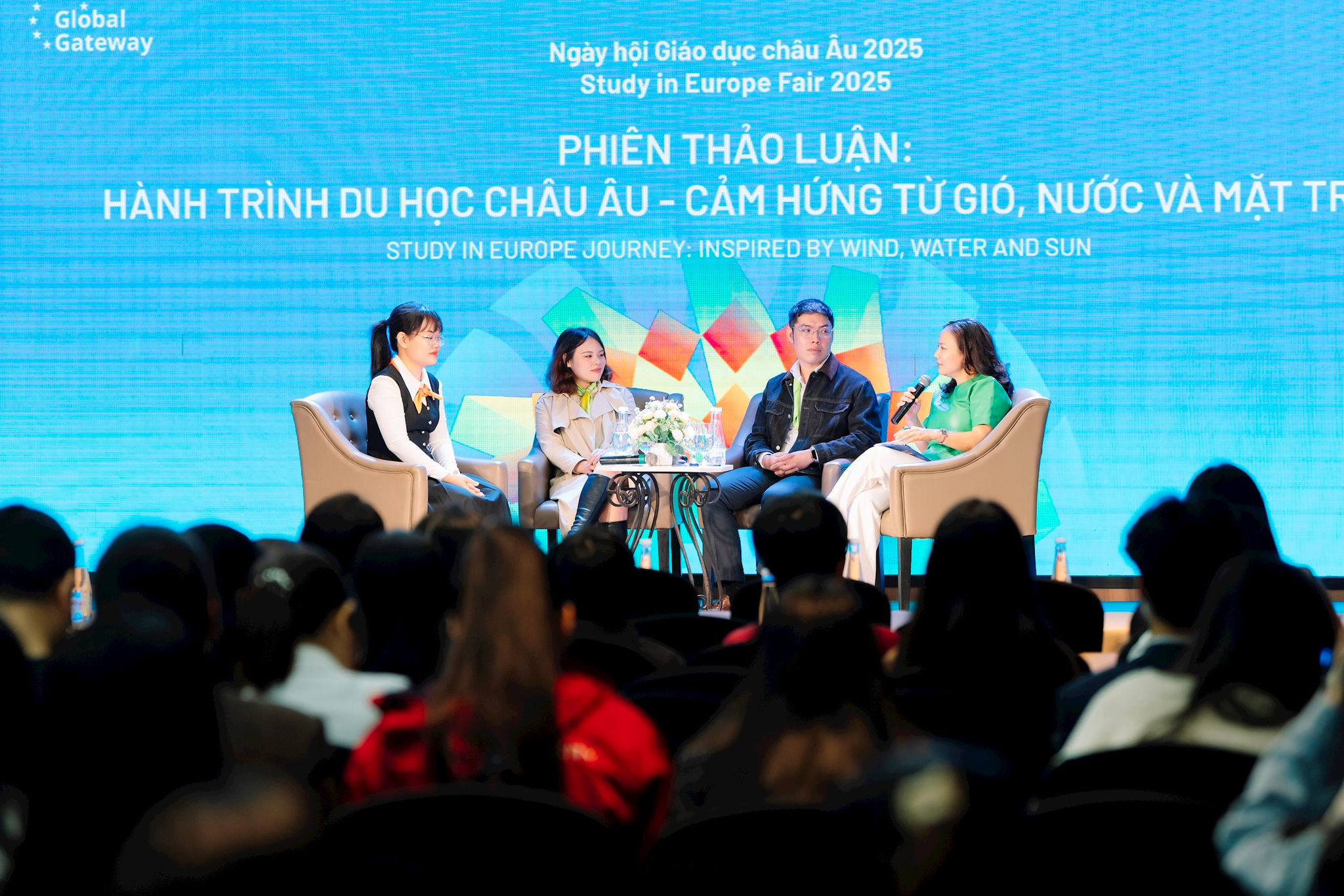phien-thao-luan-cung-mang-luoi-cuu-du-hoc-sinh-eu.jpg