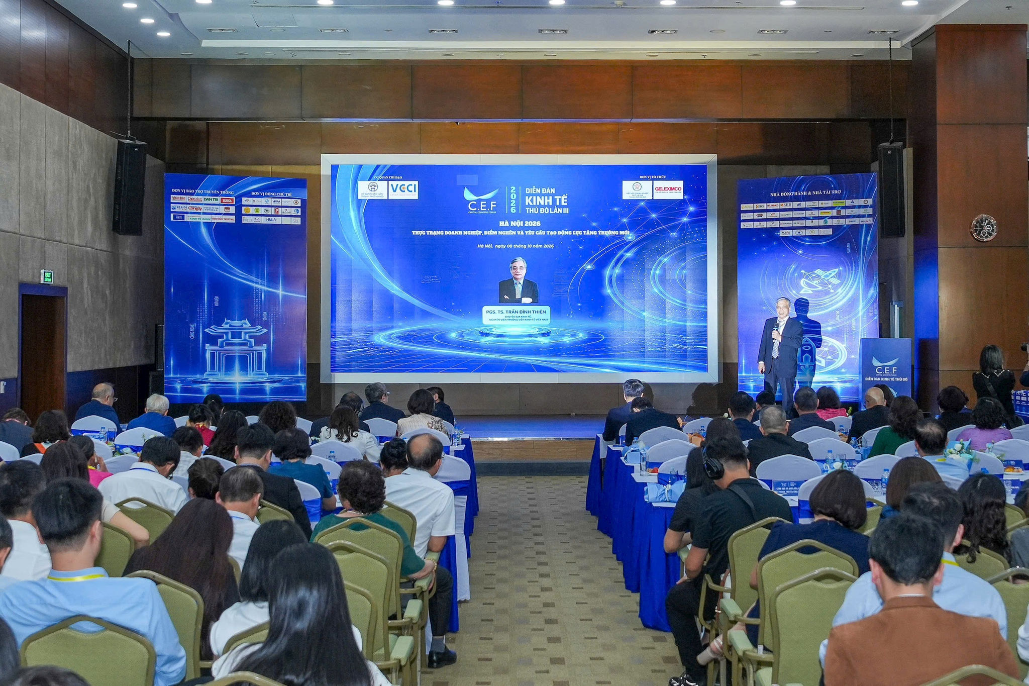 Quang cảnh diễn đàn. Ảnh: D