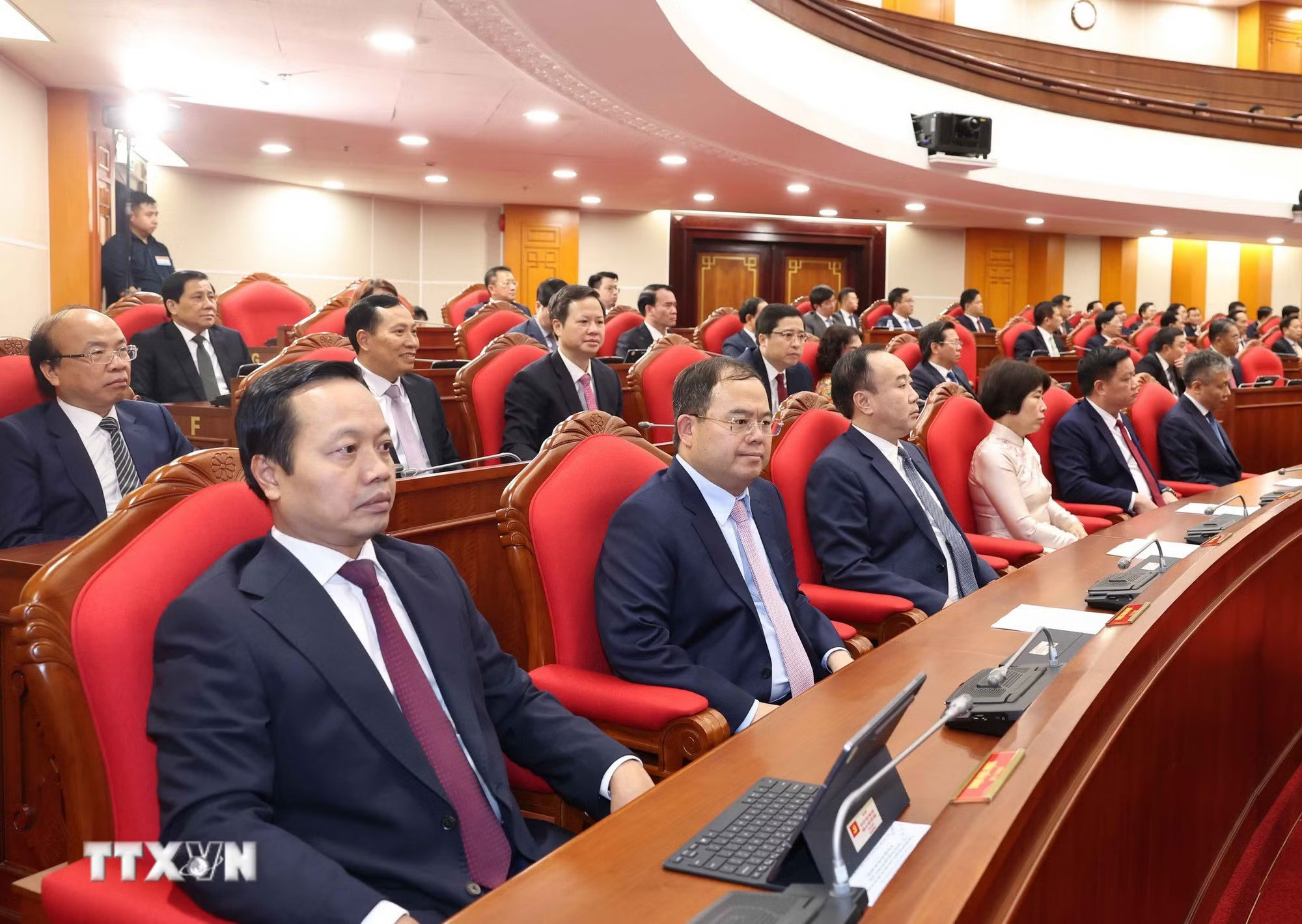 p-j7egqoefjp4hwlcato8asozfvddymw-_ttxvn_be-mac-hoi-nghi-lan-thu-tu-ban-chap-hanh-trung-uong-dang-khoa-xiv-9074058-6.jpg