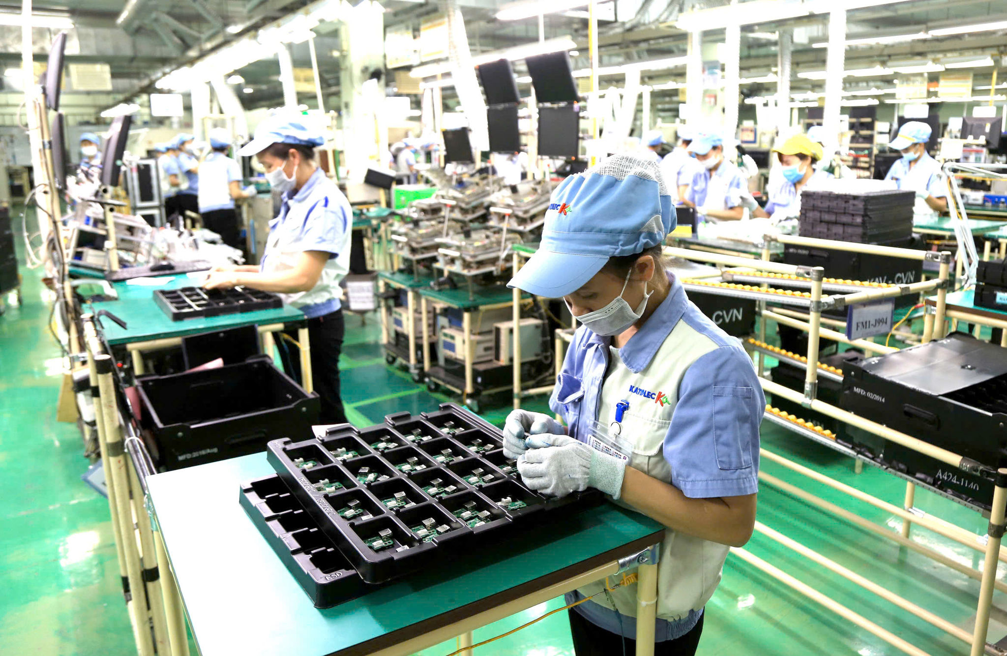 san-xuat-linh-kien-dien-tu-tai-cong-ty-tnhh-katolec-viet-nam-khu-cong-nghiep-quang-minh-.-anh-pham-hung.jpg