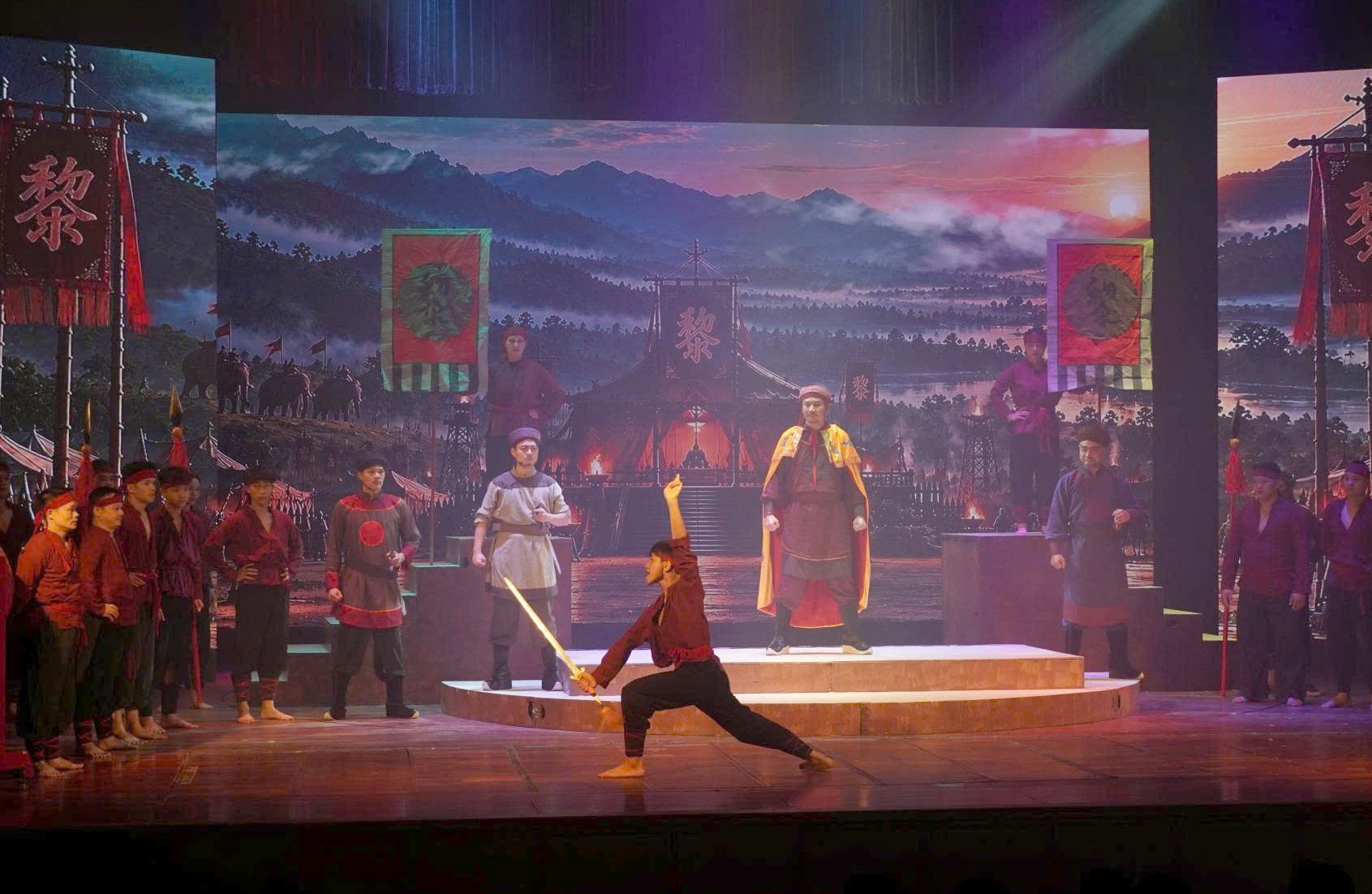 vo-dien-huyen-tich-ho-guom-trong-chuoi-hoat-dong-trai-nghiem-thoi-khac-cua-nha-hat-kich-ha-noi.-anh-hoang-lan.jpg