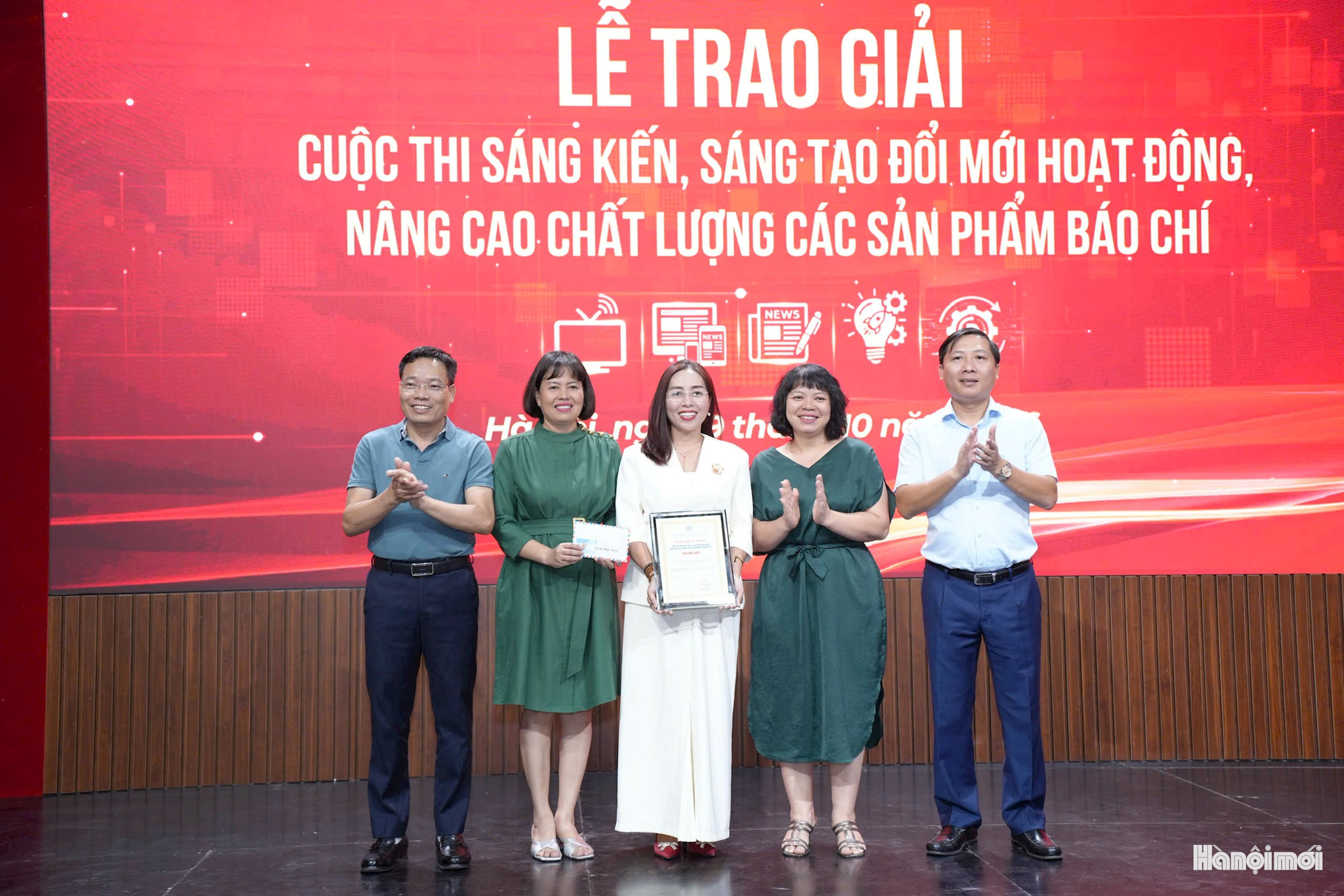 W_giai-nhat.jpg