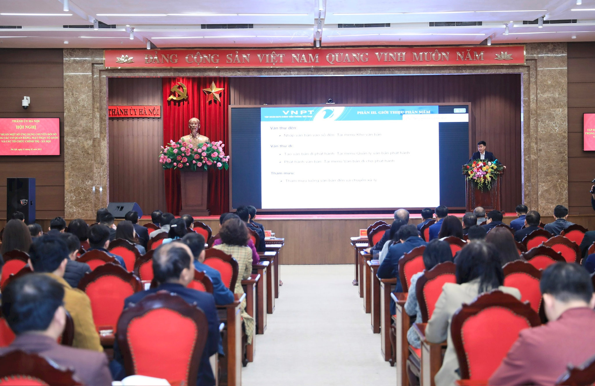 Thành ủy Hà Nội tổ chức Hội nghị tập huấn một số ứng dụng chuyển đổi số trong các cơ quan Đảng, Mặt trận Tổ quốc và các tổ chức chính trị - xã hội thành phố ngày 21-2-2025. Ảnh: Quang Thái