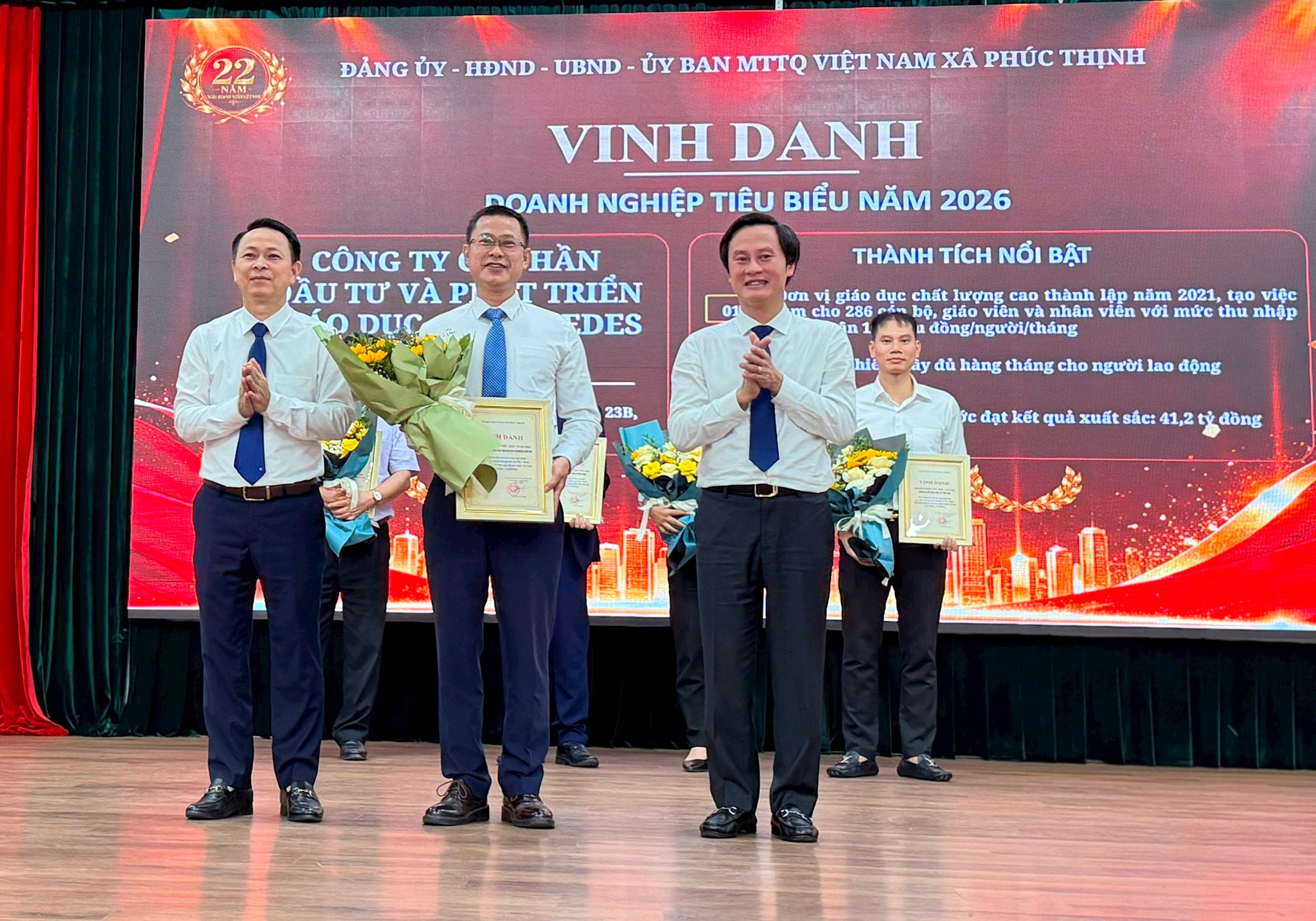 vinh-danh.jpg