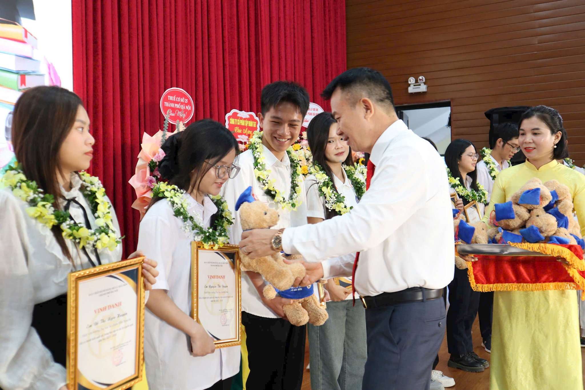 Xã Hát Môn: Tôn vinh doanh nhân, thúc đẩy phong trào khuyến học khuyến tài