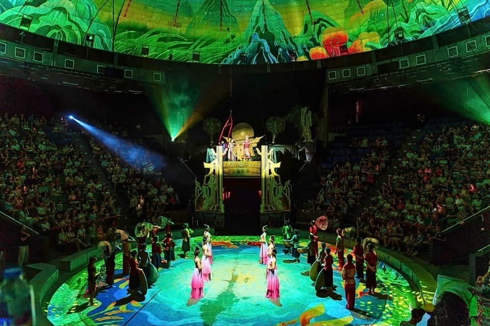nghe-thuat-xiec-ket-hop-cung-cong-nghe-trong-vo-son-than-thuy-quai-cua-lien-doan-xiec-viet-nam.-anh-lumishow.jpg
