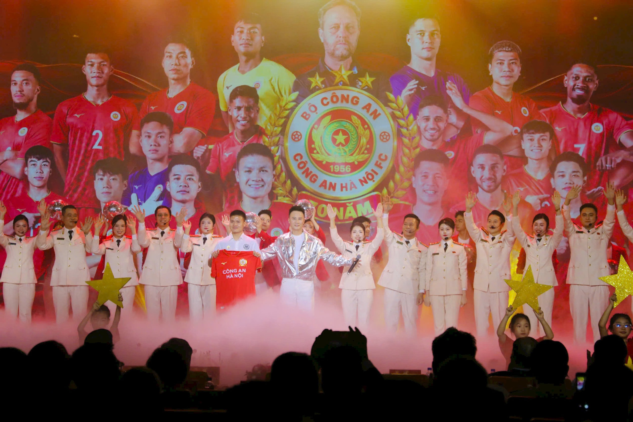 9-chuong-rinh-van-nghe-chao-mung.jpg