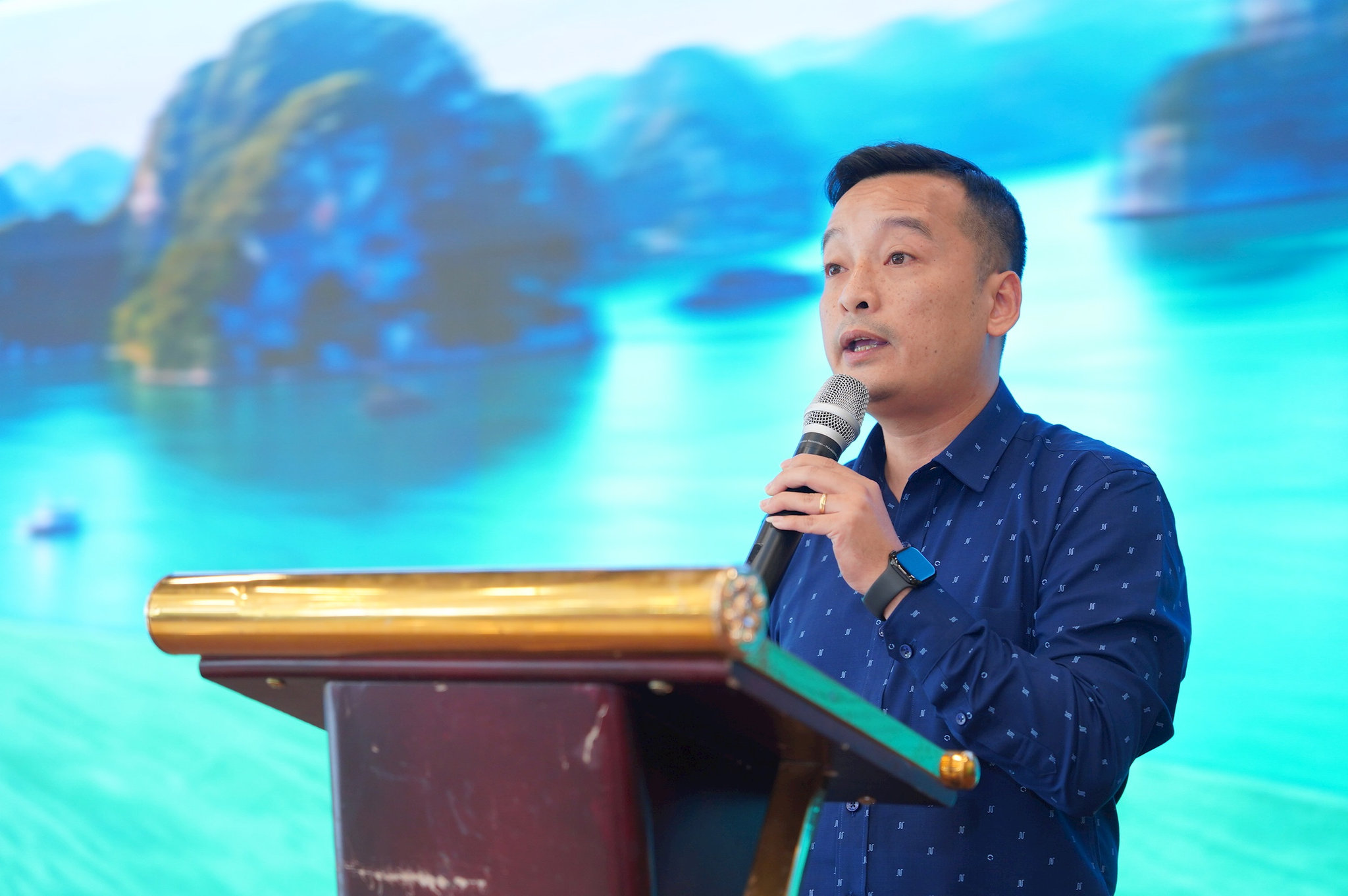 ong-dao-ngoc-huy-giam-doc-van-hanh-vung-kiem-giam-doc-ban-quan-ly-vinhomes-global-gate-ha-long.jpg